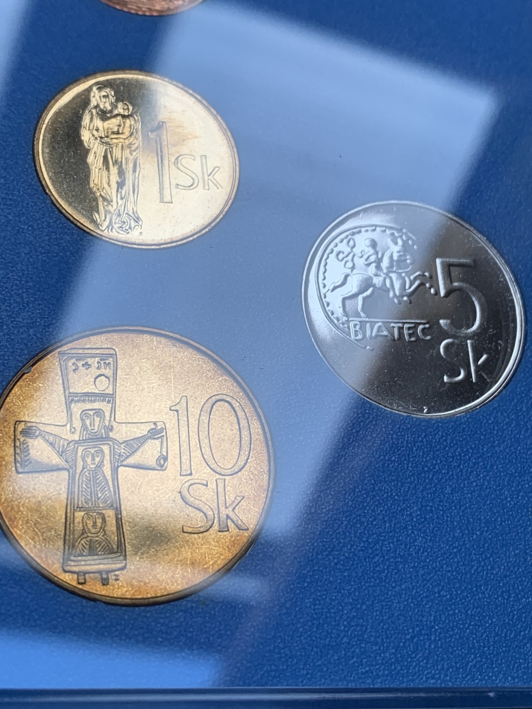 《竞宝斋》第74场-套币裸币专场 本周日，周一，周四.3场连拍（全场不限金额包邮） 卡装 斯洛伐克2003年 八枚套 封装套币 少见