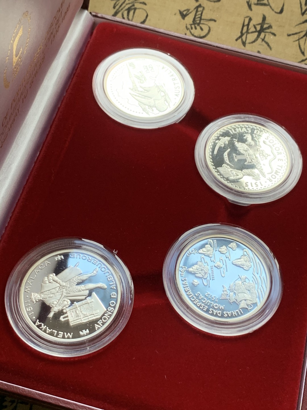 《竞宝斋》第74场-套币裸币专场 本周日，周一，周四.3场连拍（全场不限金额包邮） 原盒证书 葡萄牙1995年发现新大陆帆船系列200埃斯库多精制大银币 单枚26.5克