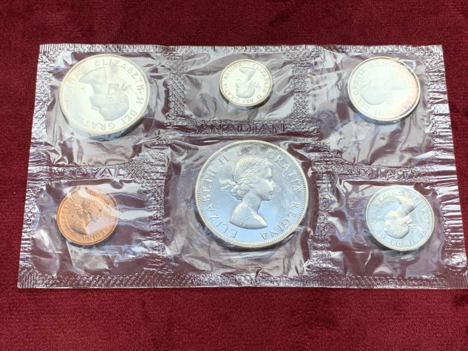 《竞宝斋》第74场-套币裸币专场 本周日，周一，周四.3场连拍（全场不限金额包邮） 加拿大1963年 六枚套 其中4枚银币 封装