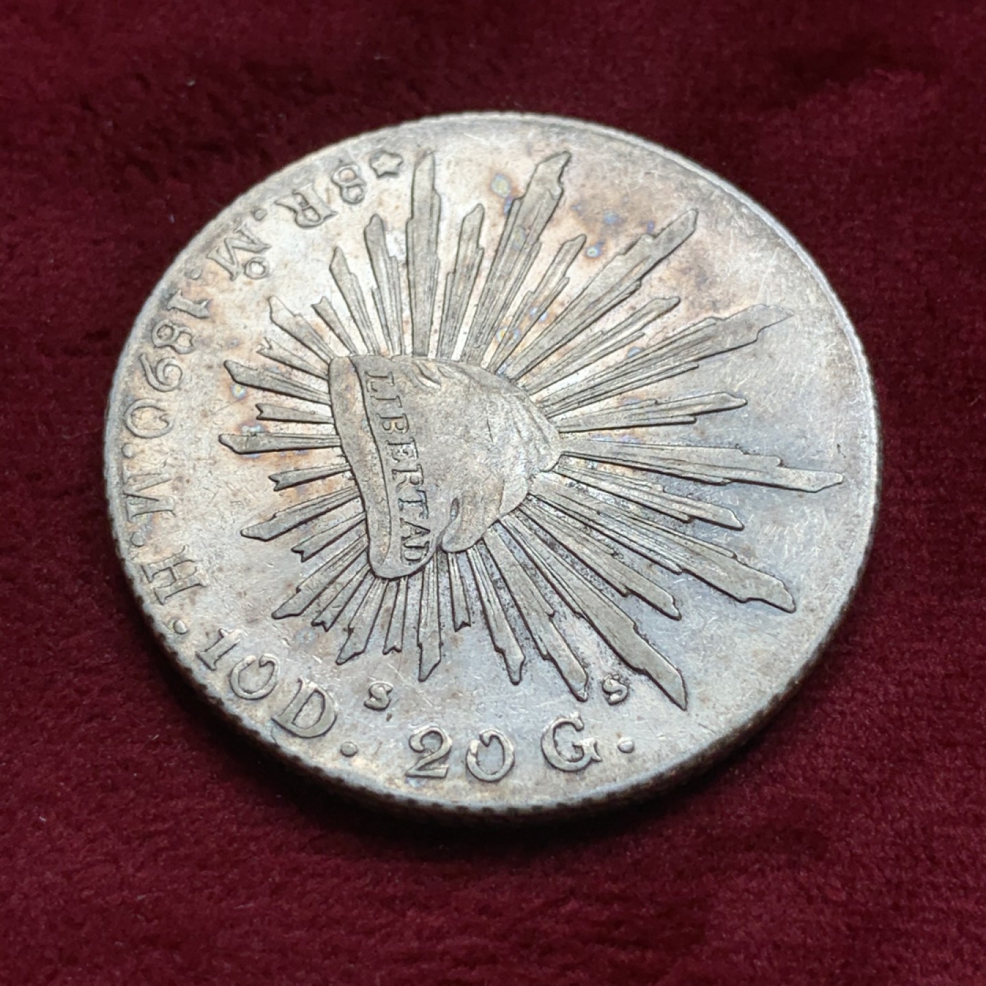 《竞宝斋》第74场-套币裸币专场 本周日，周一，周四.3场连拍（全场不限金额包邮） 墨西哥1890年Mo厂 花边鹰洋8R 全羽 带点底光 状态不错