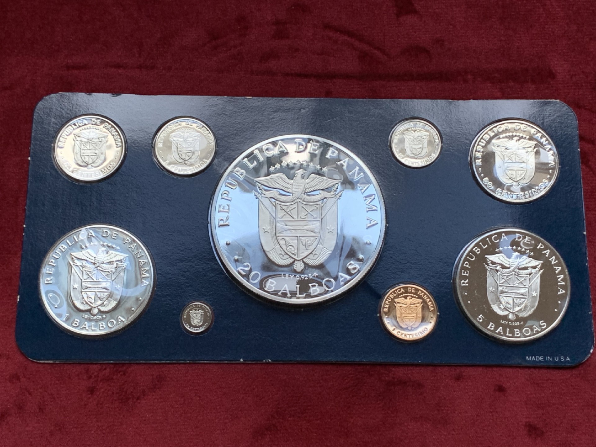 《竞宝斋》第74场-套币裸币专场 本周日，周一，周四.3场连拍（全场不限金额包邮） 原盒证书 巴拿马1975年精制套币9枚 其中三枚最大的是925银币 总银币重量192克