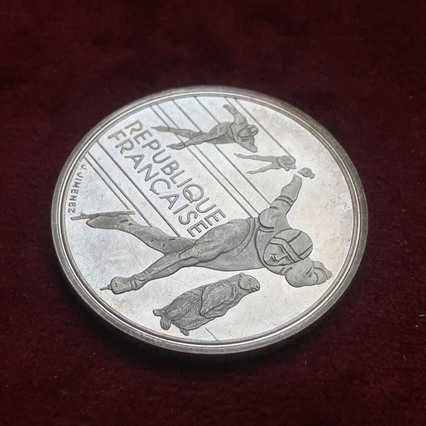 《竞宝斋》第74场-套币裸币专场 本周日，周一，周四.3场连拍（全场不限金额包邮） 法国1990年 花样滑雪 100法郎 精制大银币 22.2克