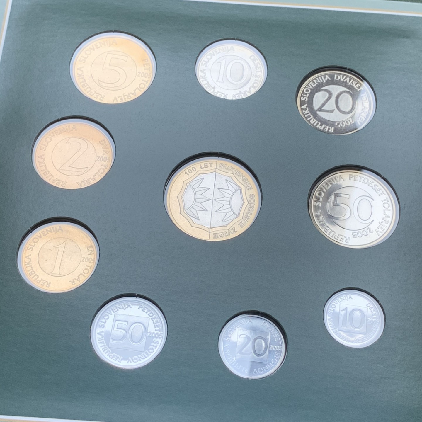 《竞宝斋》第74场-套币裸币专场 本周日，周一，周四.3场连拍（全场不限金额包邮） 卡装 斯洛文尼亚 2005年 十枚套 封装套币