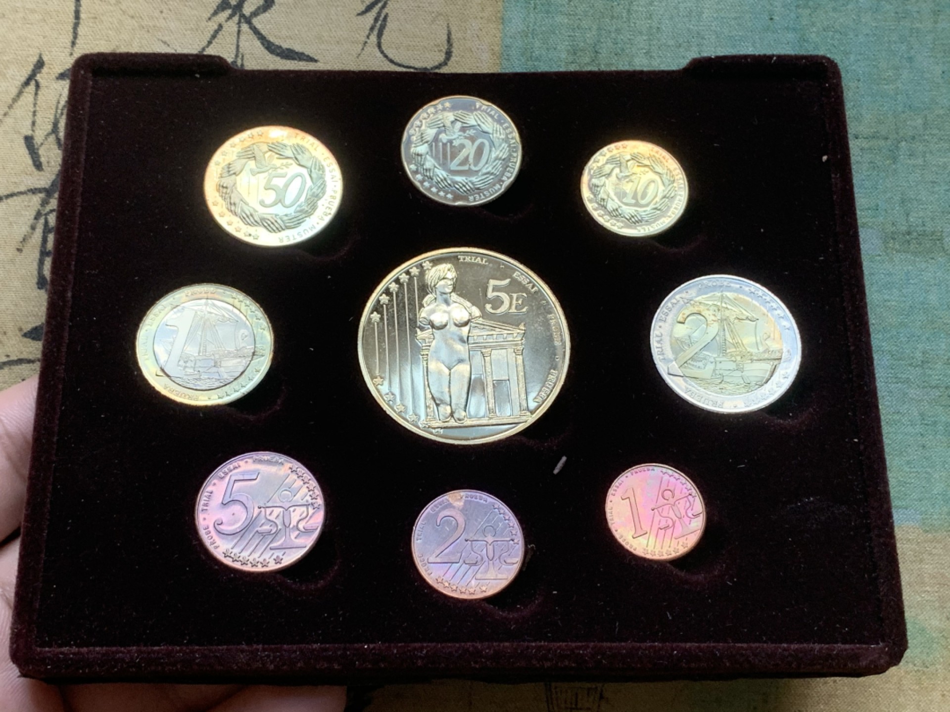 《竞宝斋》第74场-套币裸币专场 本周日，周一，周四.3场连拍（全场不限金额包邮） 原盒证书 塞浦路斯 2004年 ESSAI厂 试铸欧元 九枚套 套币