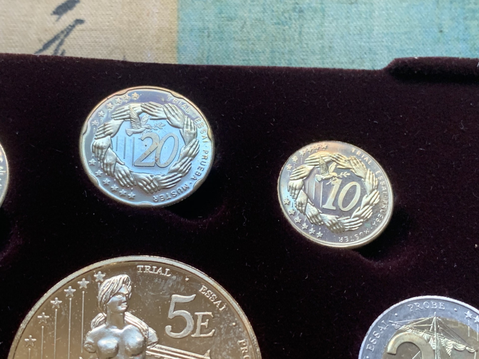 《竞宝斋》第74场-套币裸币专场 本周日，周一，周四.3场连拍（全场不限金额包邮） 原盒证书 塞浦路斯 2004年 ESSAI厂 试铸欧元 九枚套 套币