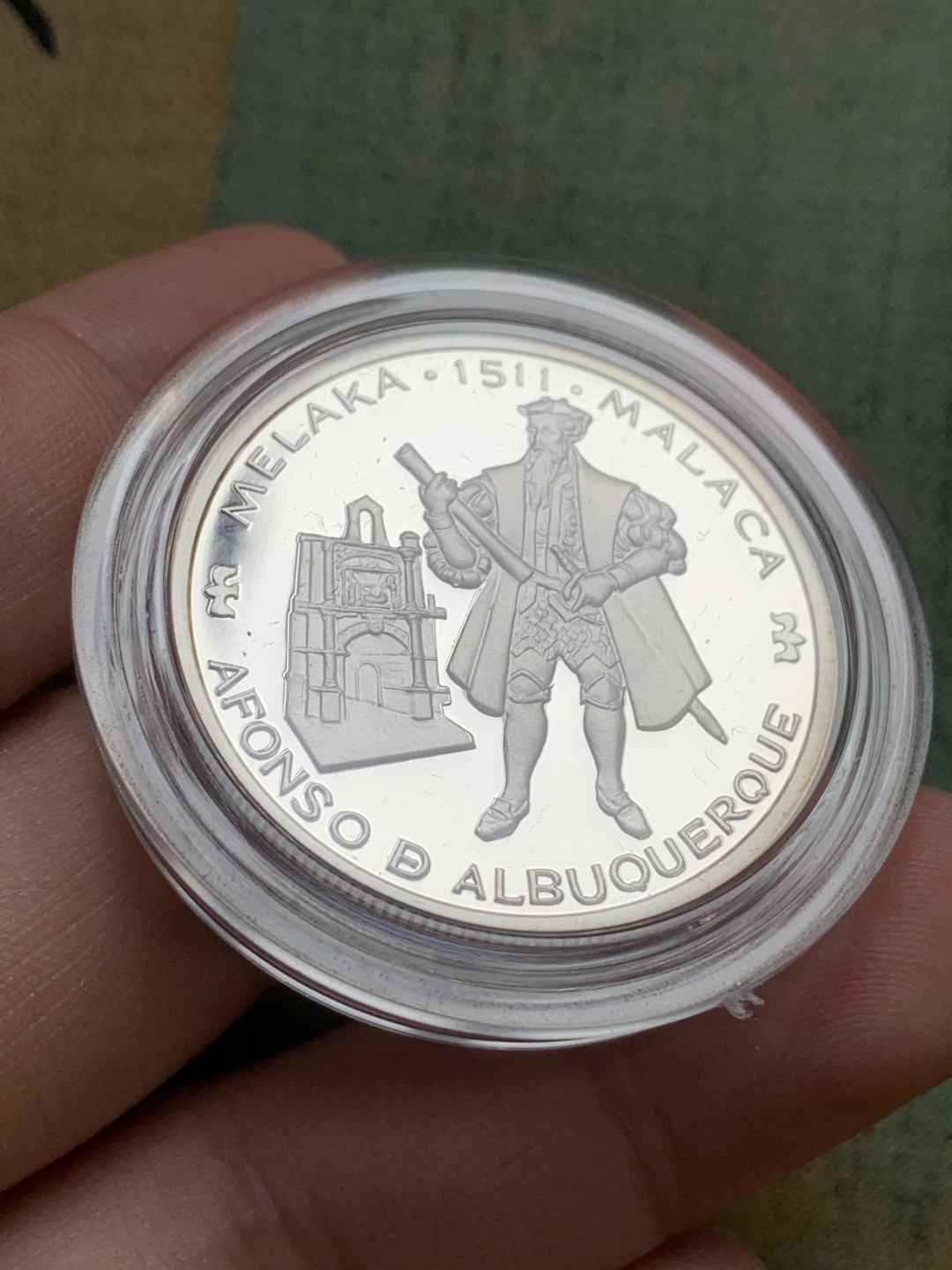 《竞宝斋》第74场-套币裸币专场 本周日，周一，周四.3场连拍（全场不限金额包邮） 原盒证书 葡萄牙1995年发现新大陆帆船系列200埃斯库多精制大银币 单枚26.5克