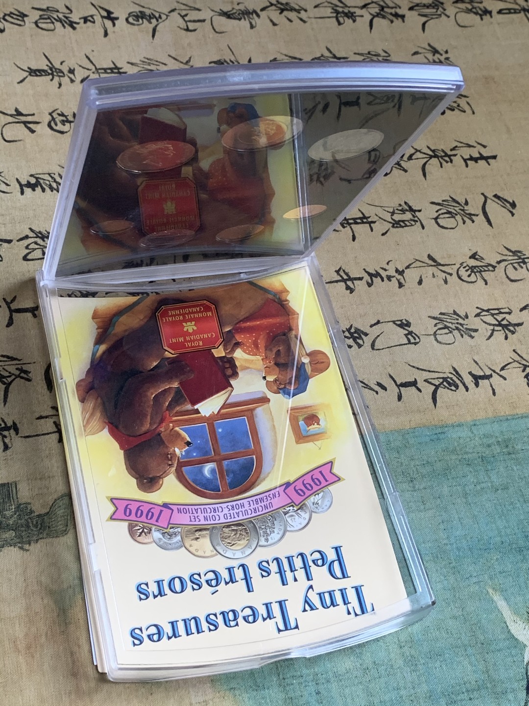 《竞宝斋》第74场-套币裸币专场 本周日，周一，周四.3场连拍（全场不限金额包邮） 卡装 加拿大 1999年 带北极熊2元双色币 七枚套 封装套币