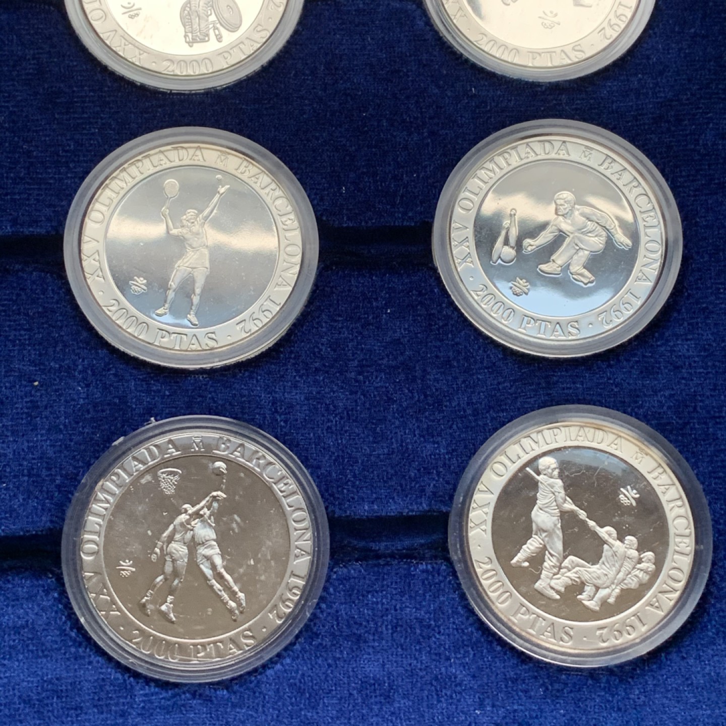 《竞宝斋》第74场-套币裸币专场 本周日，周一，周四.3场连拍（全场不限金额包邮） 少见大盒装 西班牙 1992年巴塞罗那奥运 2000比塞塔 16枚一套精制大银币 单枚27克