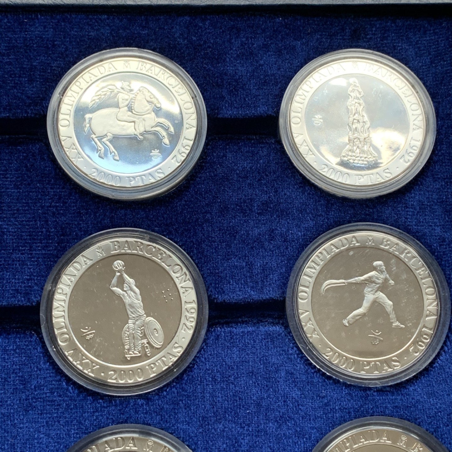 《竞宝斋》第74场-套币裸币专场 本周日，周一，周四.3场连拍（全场不限金额包邮） 少见大盒装 西班牙 1992年巴塞罗那奥运 2000比塞塔 16枚一套精制大银币 单枚27克