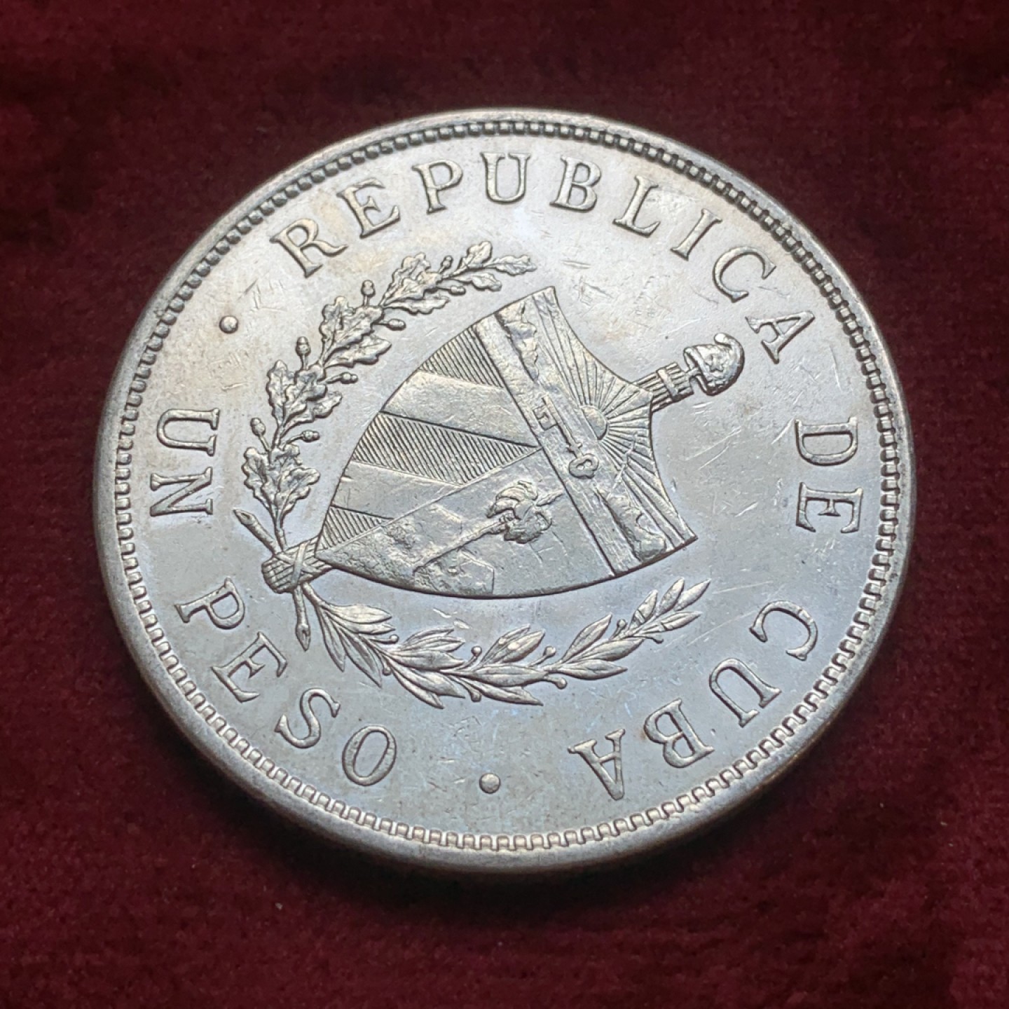 《竞宝斋》第74场-套币裸币专场 本周日，周一，周四.3场连拍（全场不限金额包邮） 古巴1932年大五星1比索 大银币 底光 无磕碰划痕 自己送评