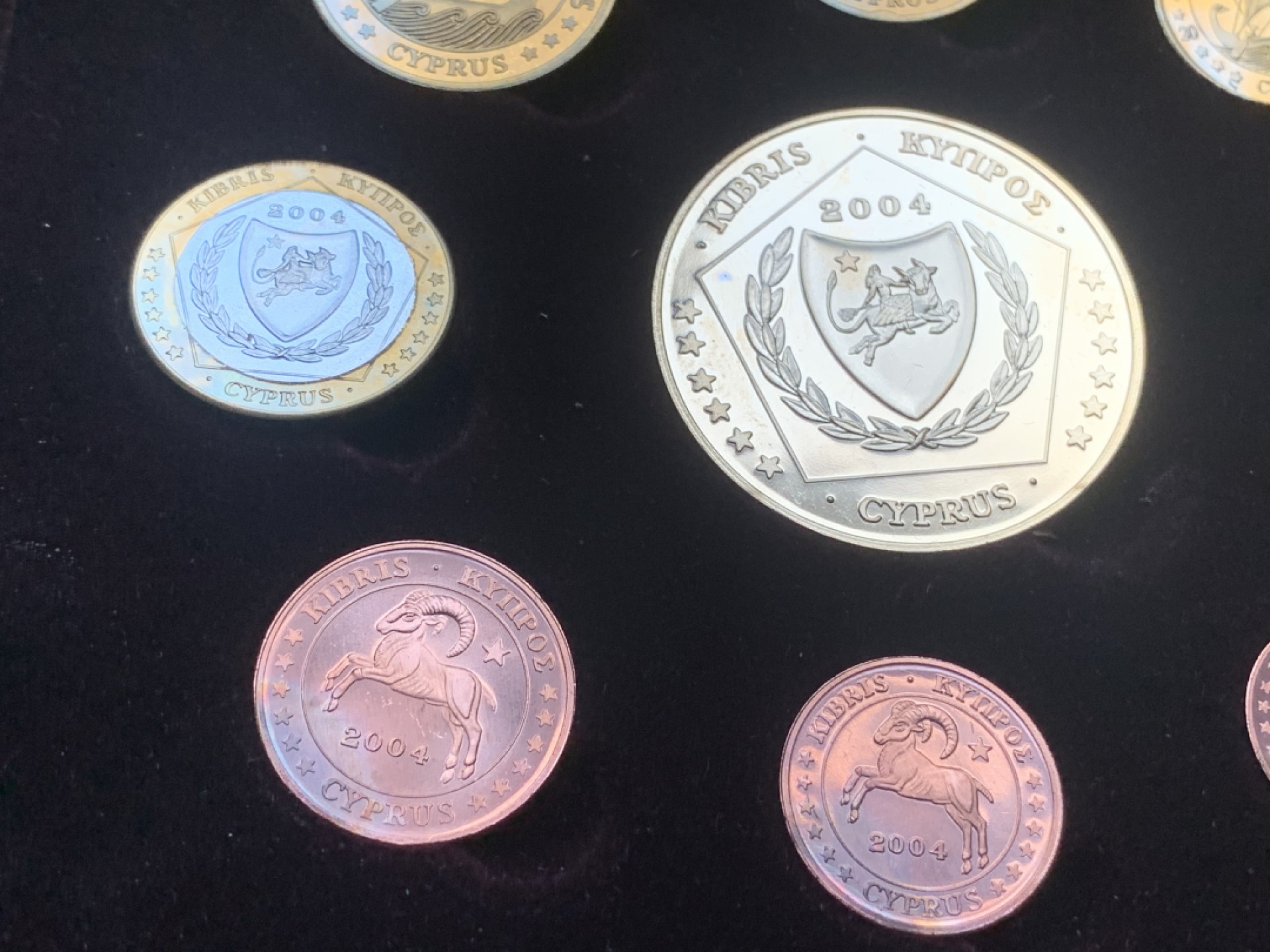 《竞宝斋》第74场-套币裸币专场 本周日，周一，周四.3场连拍（全场不限金额包邮） 原盒证书 塞浦路斯 2004年 ESSAI厂 试铸欧元 九枚套 套币