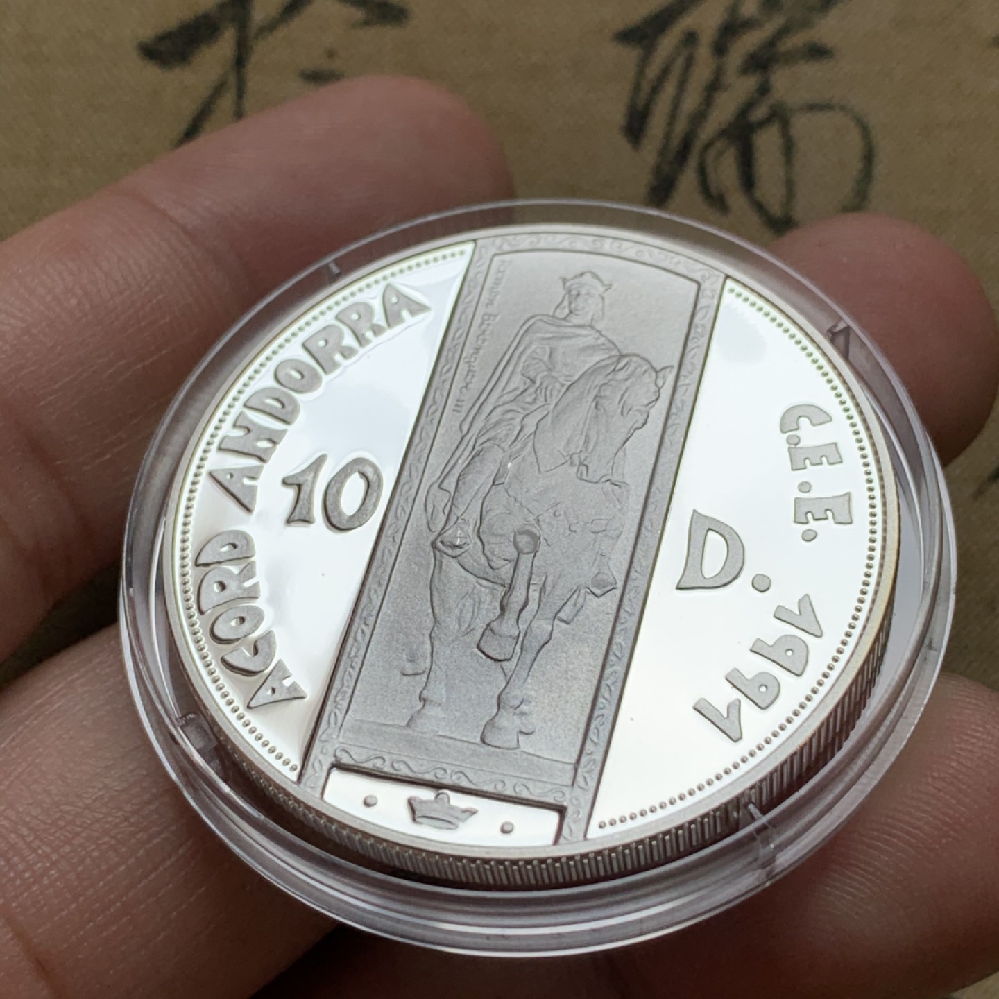 《竞宝斋》第74场-套币裸币专场 本周日，周一，周四.3场连拍（全场不限金额包邮） 原蓝盒证书安道尔1991年佩德罗三世像10第纳尔精制大银币31.47克