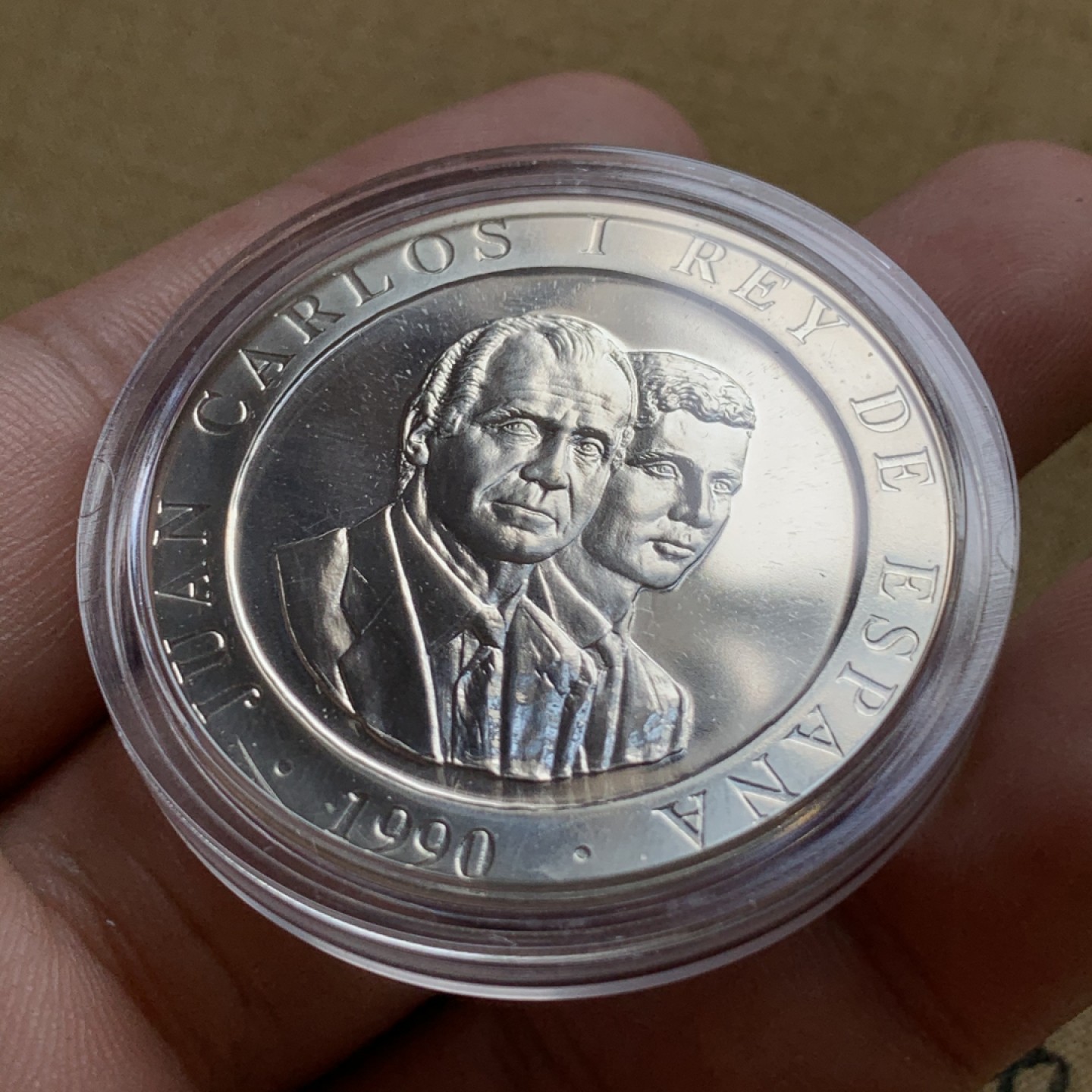 《竞宝斋》第74场-套币裸币专场 本周日，周一，周四.3场连拍（全场不限金额包邮） 原盒证书 西班牙 1992年 巴塞罗那奥运足球 2000比塞塔 精制大银币 27克