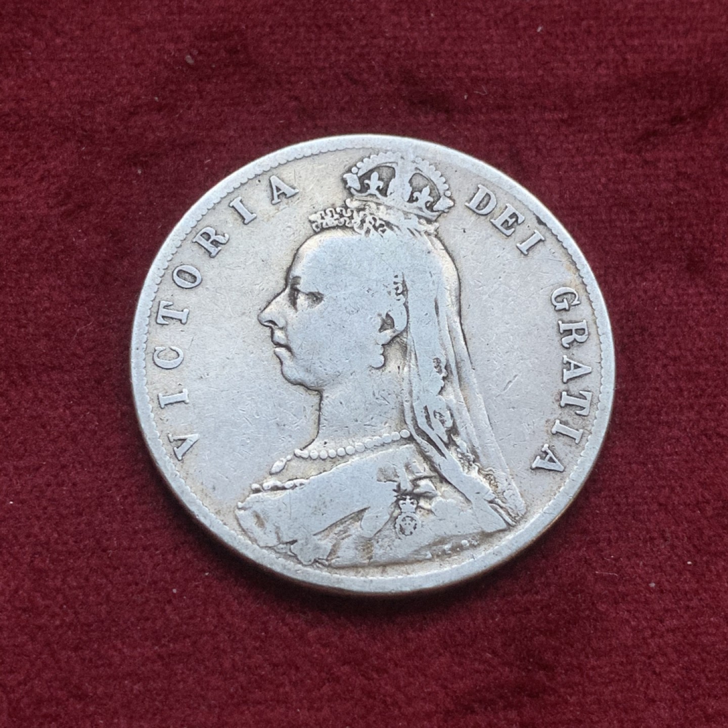 《竞宝斋》第74场-套币裸币专场 本周日，周一，周四.3场连拍（全场不限金额包邮） 英国 1889年 维多利亚女王 高冠版 半克朗 银币  925银 13.7克