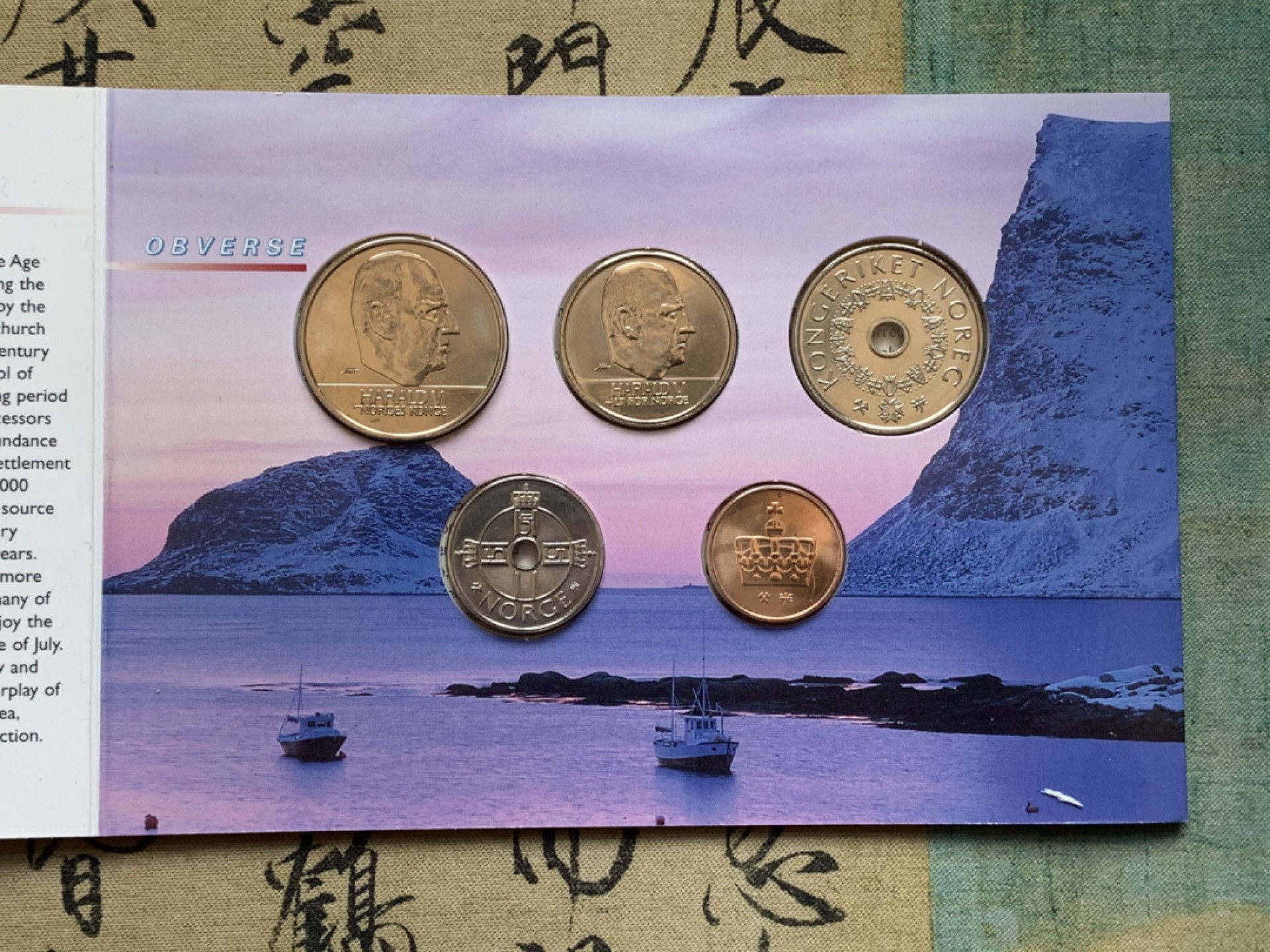 《竞宝斋》第74场-套币裸币专场 本周日，周一，周四.3场连拍（全场不限金额包邮） 卡装 挪威 2000年 哈拉尔五世国王 五枚套 不同面值 封装套币