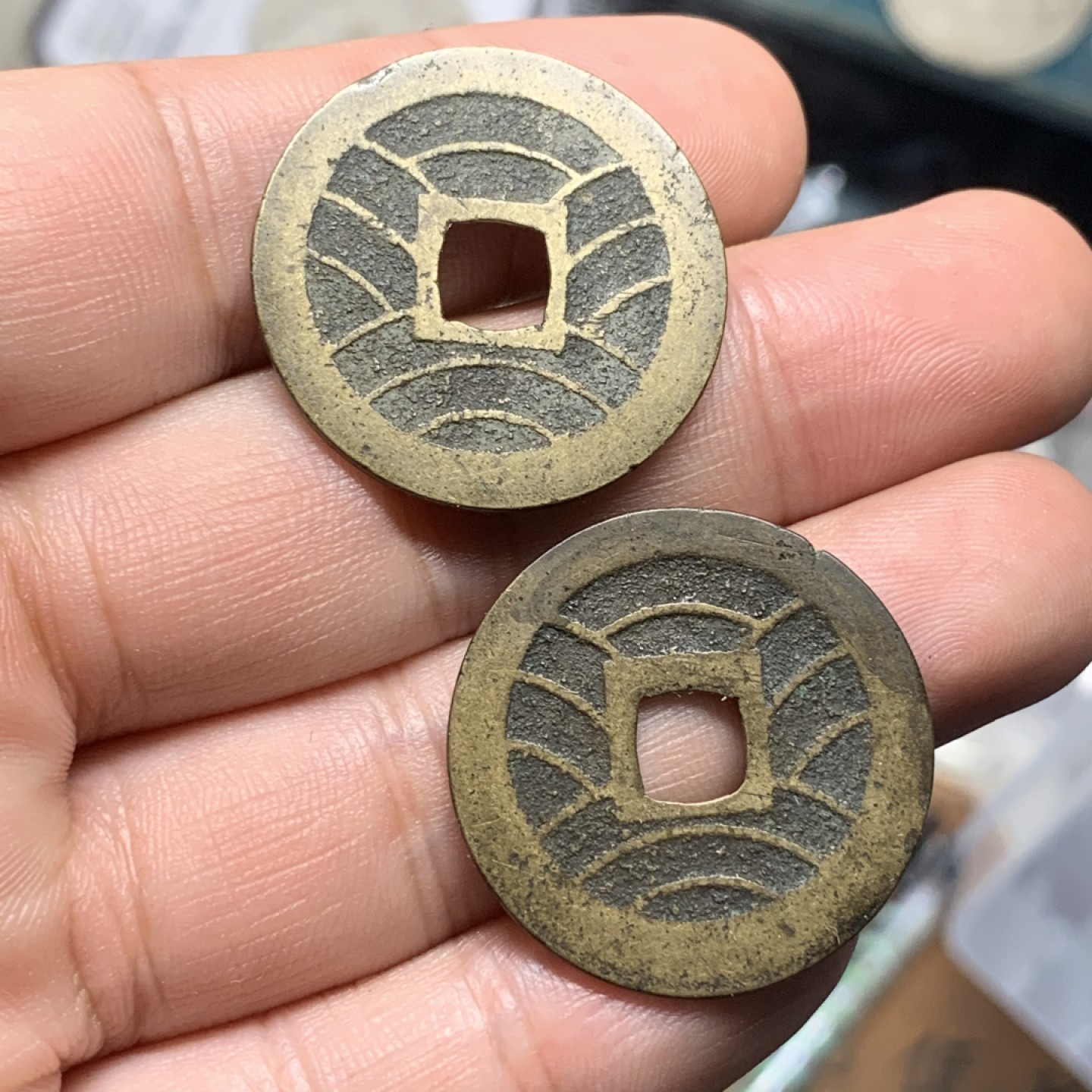 《竞宝斋》第74场-套币裸币专场 本周日，周一，周四.3场连拍（全场不限金额包邮） 日本 宽永水波纹 一对  28.1mm直径 厚版，薄版 一对