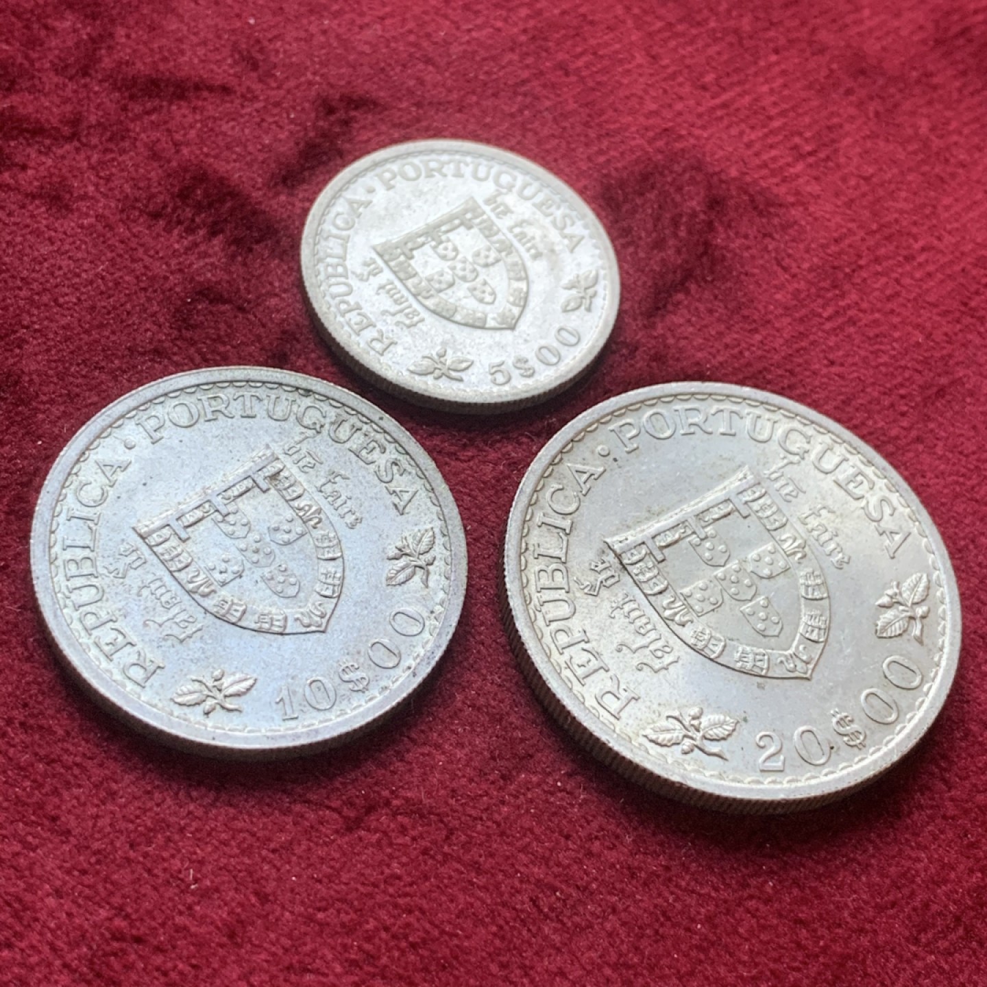 《竞宝斋》第74场-套币裸币专场 本周日，周一，周四.3场连拍（全场不限金额包邮） （3枚一套）UNC品 葡萄牙 1966年 纪念航海家 亨利王子逝世100周年 5，10，20面值 3枚总重40.5克