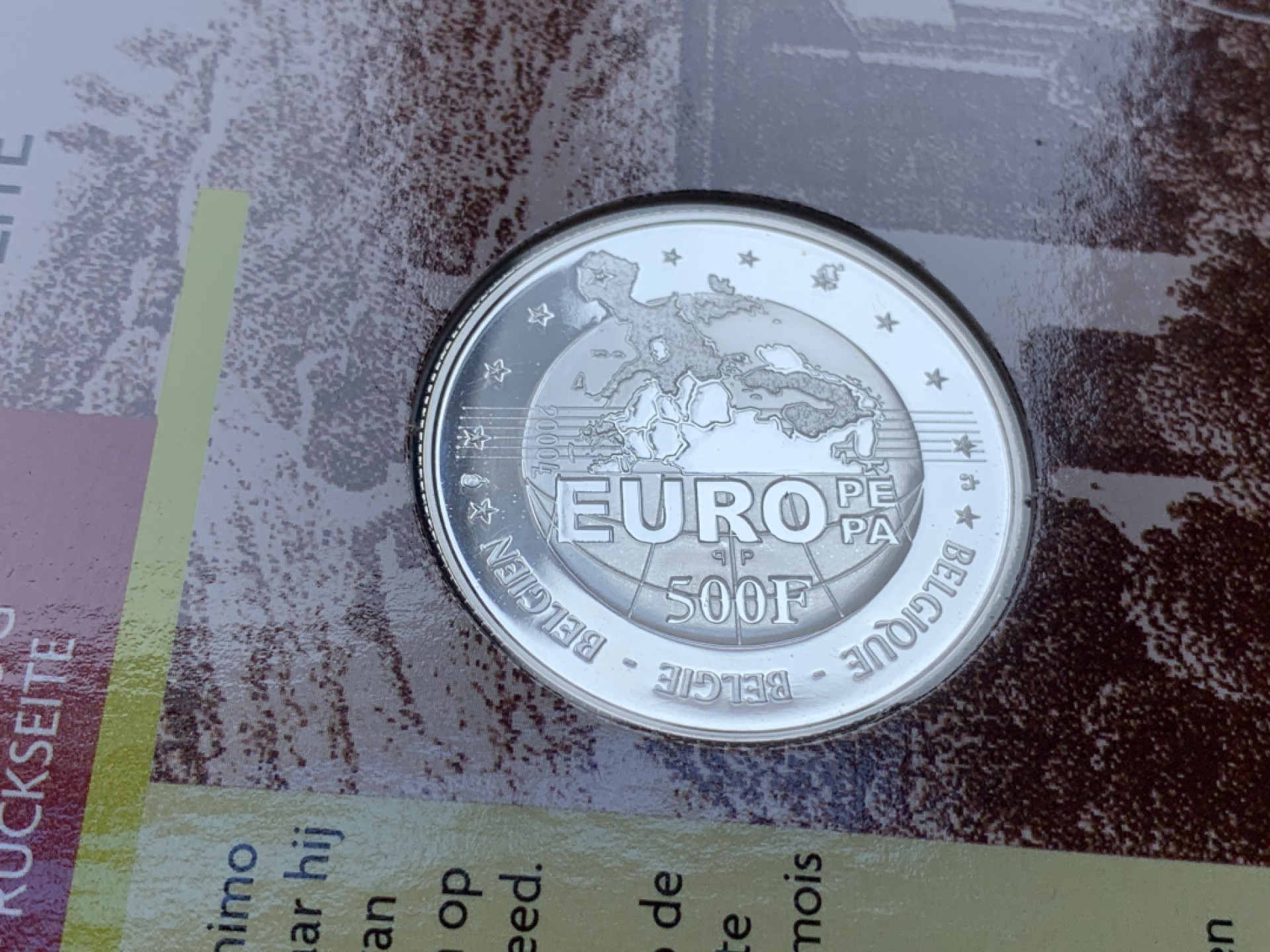 《竞宝斋》第74场-套币裸币专场 本周日，周一，周四.3场连拍（全场不限金额包邮） 卡装 比利时 2000年 卡尔五世纪念 500法郎大银币 22.85克 925银