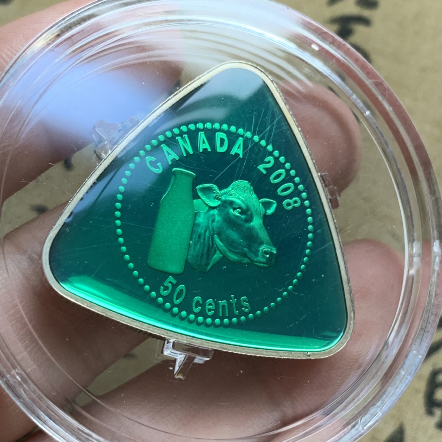 《竞宝斋》第74场-套币裸币专场 本周日，周一，周四.3场连拍（全场不限金额包邮） 原盒证书 加拿大2008年 奶牛三角精制银币 20克925银 加拿大唯一一款三角形银币