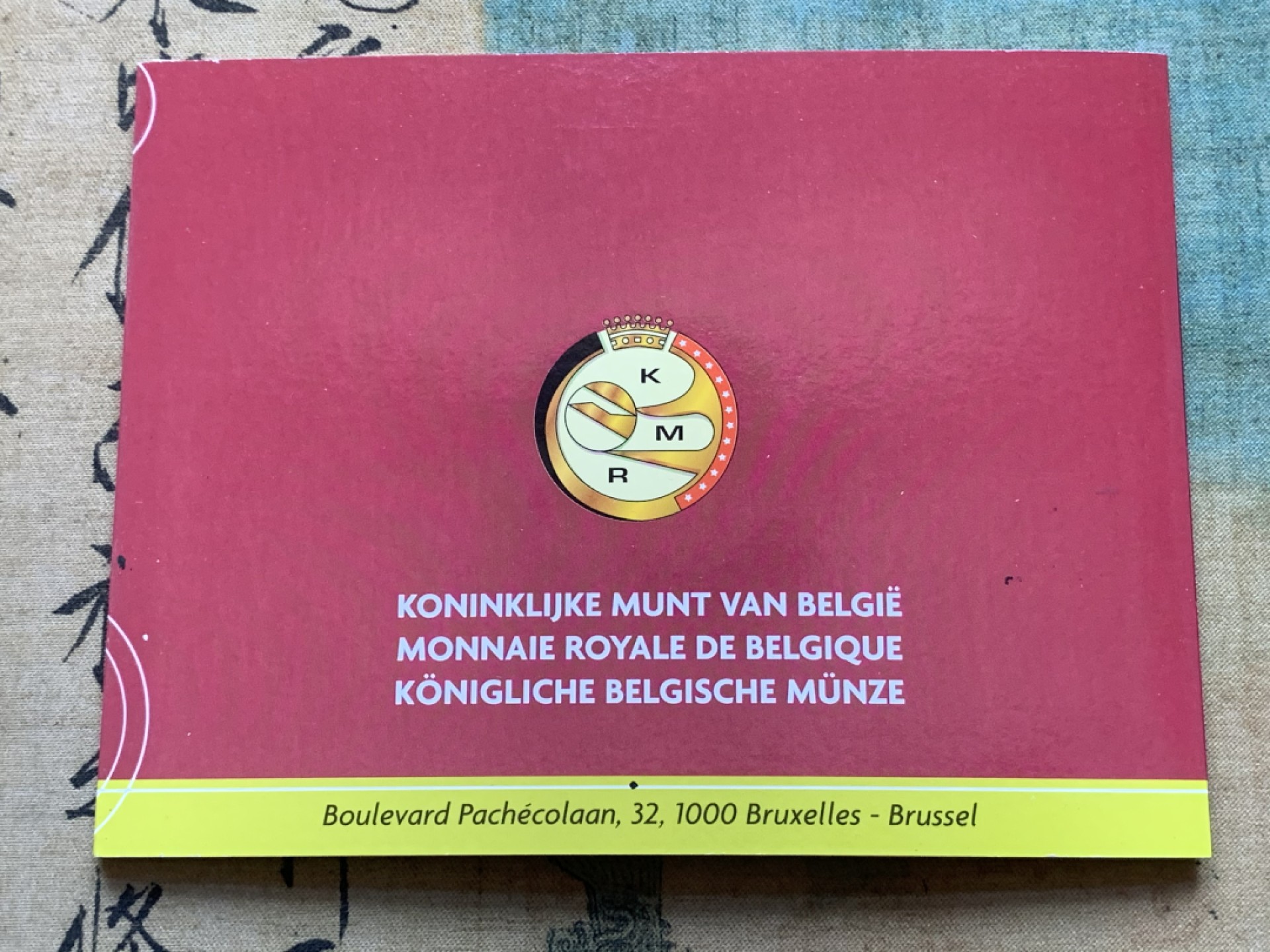 《竞宝斋》第74场-套币裸币专场 本周日，周一，周四.3场连拍（全场不限金额包邮） 卡装 比利时 2000年 卡尔五世纪念 500法郎大银币 22.85克 925银