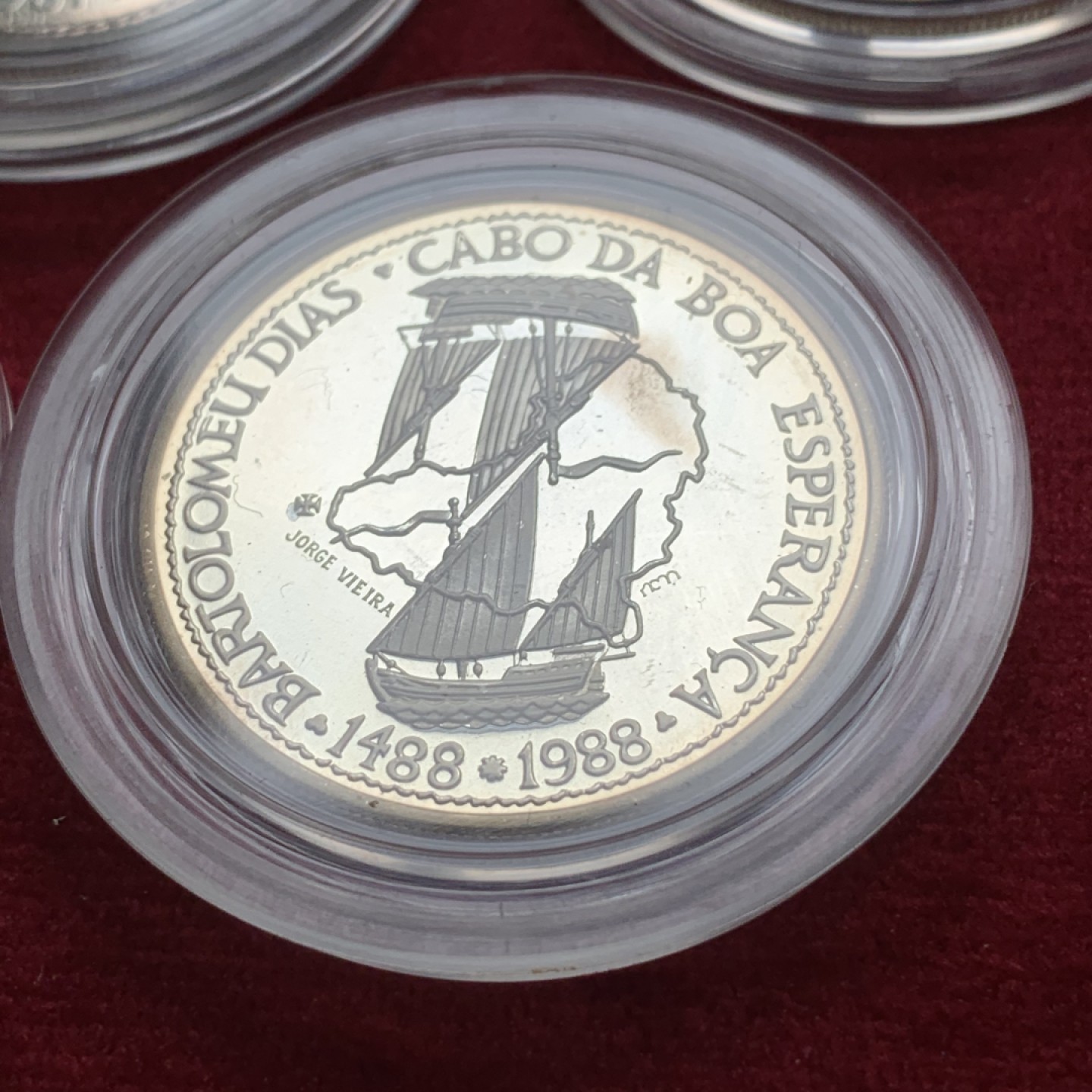 《竞宝斋》第74场-套币裸币专场 本周日，周一，周四.3场连拍（全场不限金额包邮） 原盒证书葡萄牙1988年帆船系列100埃斯库多 精制银币 一流状态