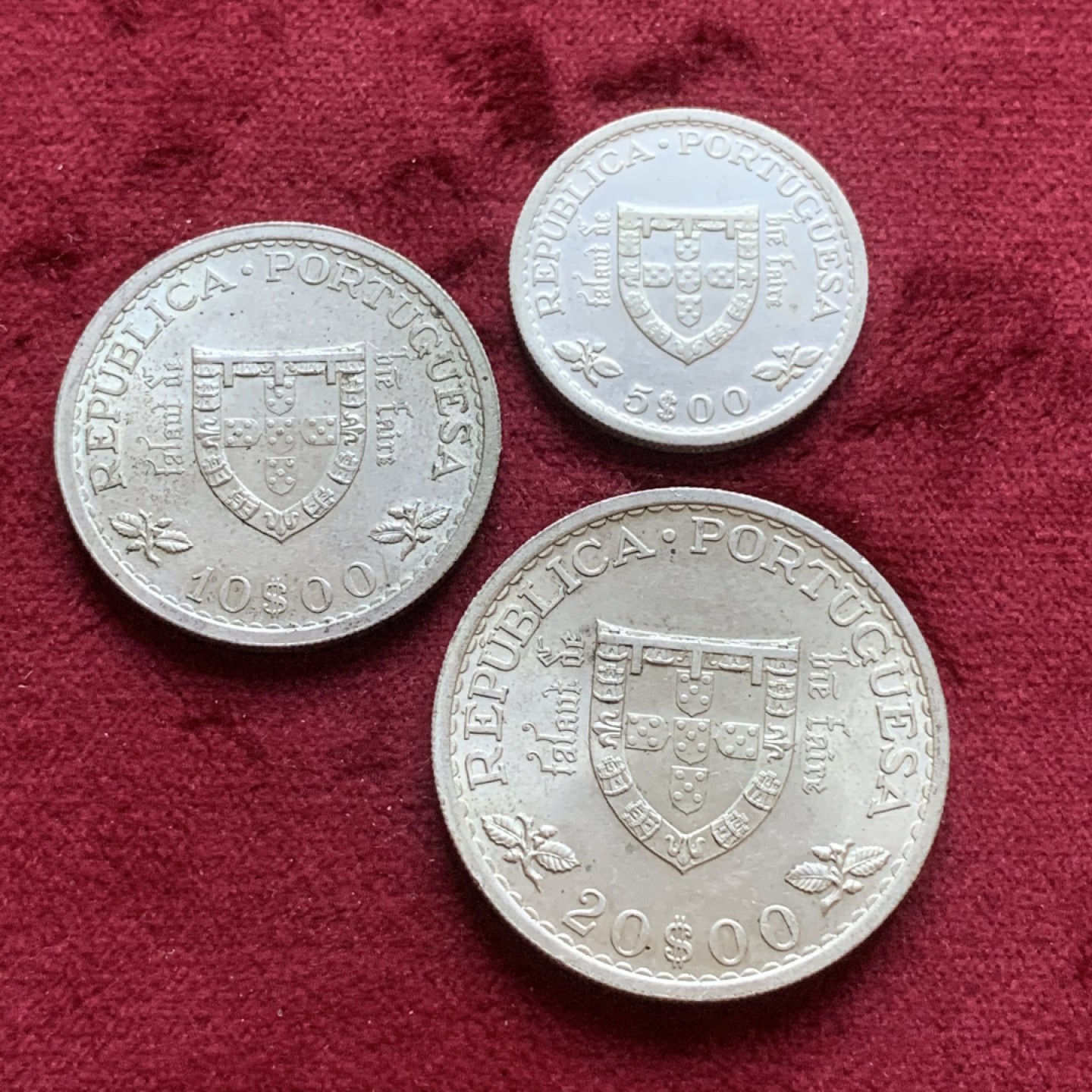 《竞宝斋》第74场-套币裸币专场 本周日，周一，周四.3场连拍（全场不限金额包邮） （3枚一套）UNC品 葡萄牙 1966年 纪念航海家 亨利王子逝世100周年 5，10，20面值 3枚总重40.5克