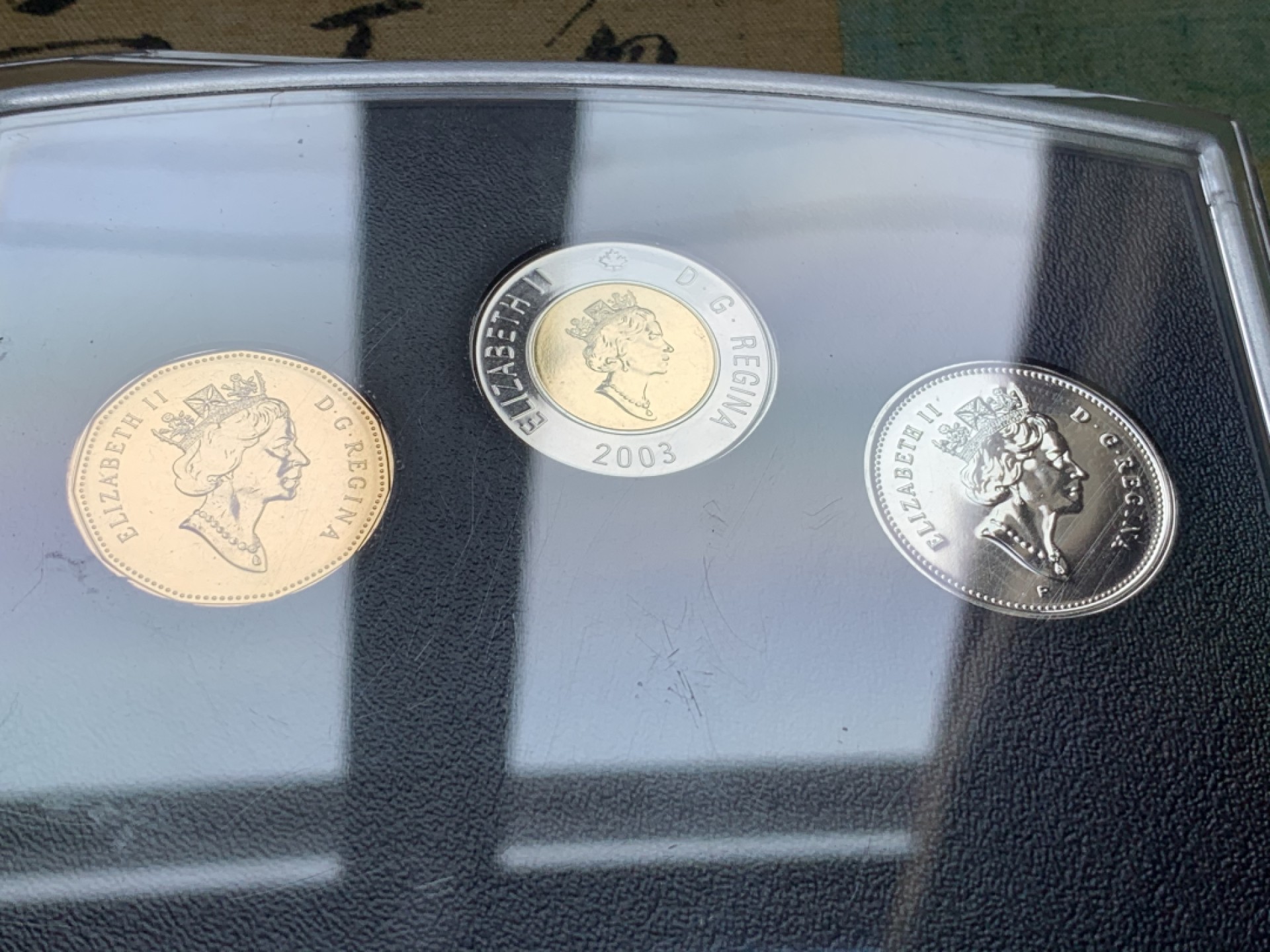 《竞宝斋》第74场-套币裸币专场 本周日，周一，周四.3场连拍（全场不限金额包邮） 卡装 加拿大 2003年 带北极熊2元双色币 七枚套 封装套币