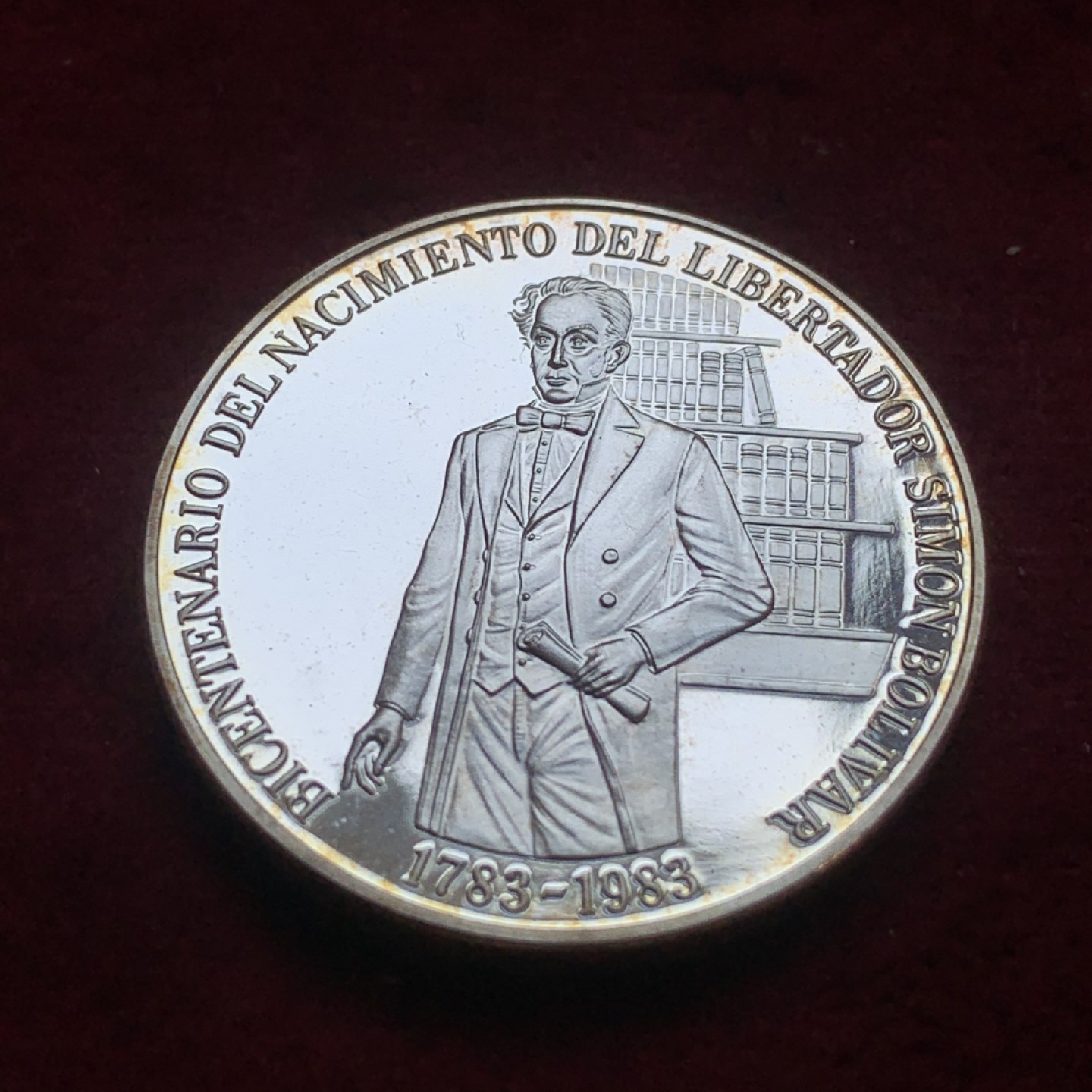 《竞宝斋》第74场-套币裸币专场 本周日，周一，周四.3场连拍（全场不限金额包邮） 委内瑞拉 1983年 西蒙·玻利瓦尔诞辰二百周年 100元精制大银币 31.1克