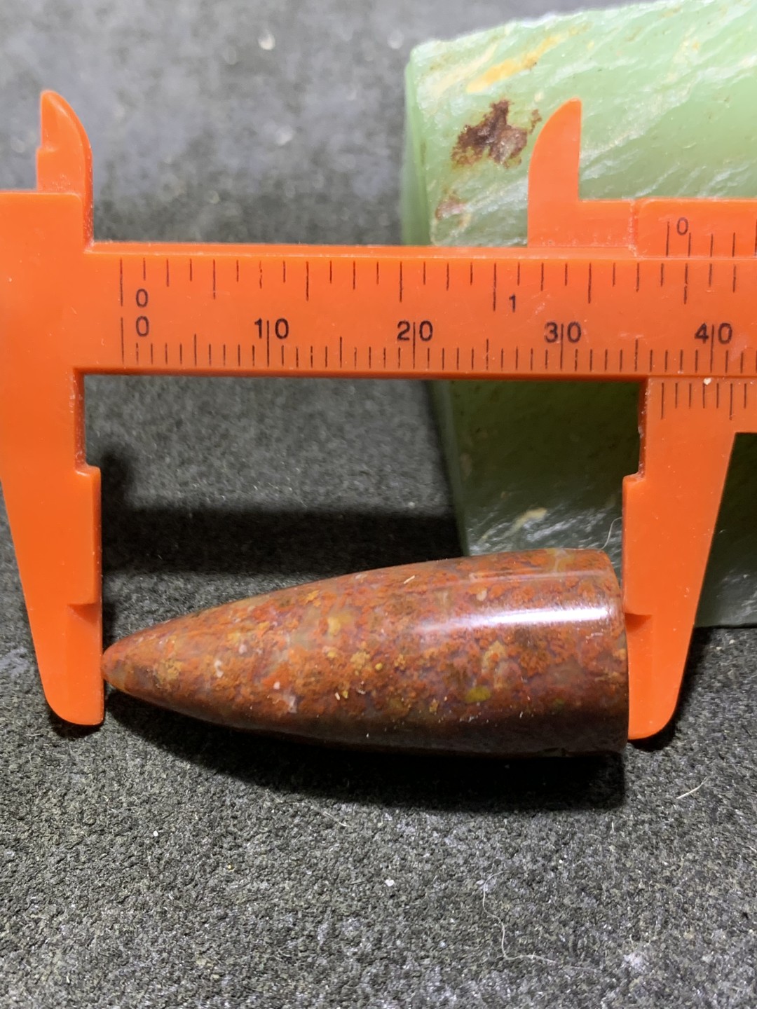 草花纹战国红玛瑙随形牙型吊坠一个，