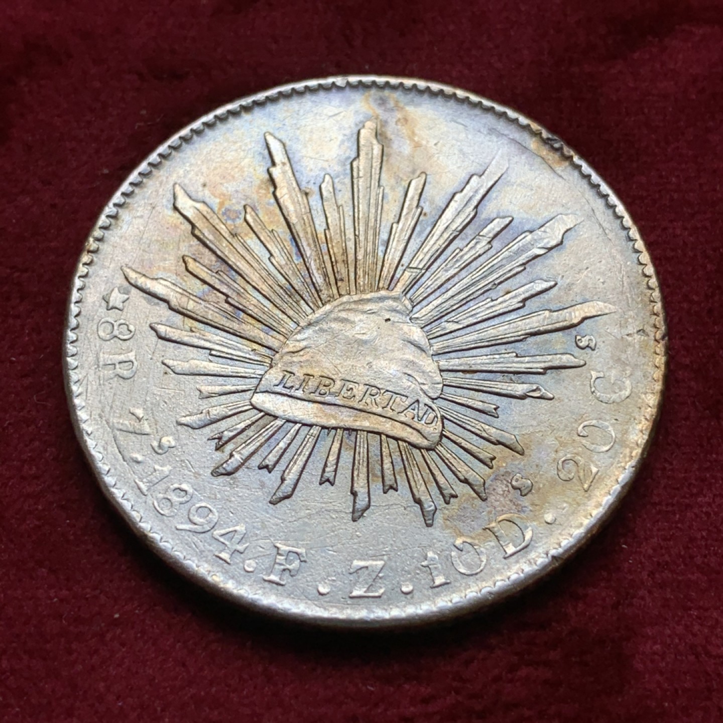 《竞宝斋》第74场-套币裸币专场 本周日，周一，周四.3场连拍（全场不限金额包邮） 墨西哥1894年Zs厂 花边鹰洋8R 近全羽 有洗过 币胚先天有小凸