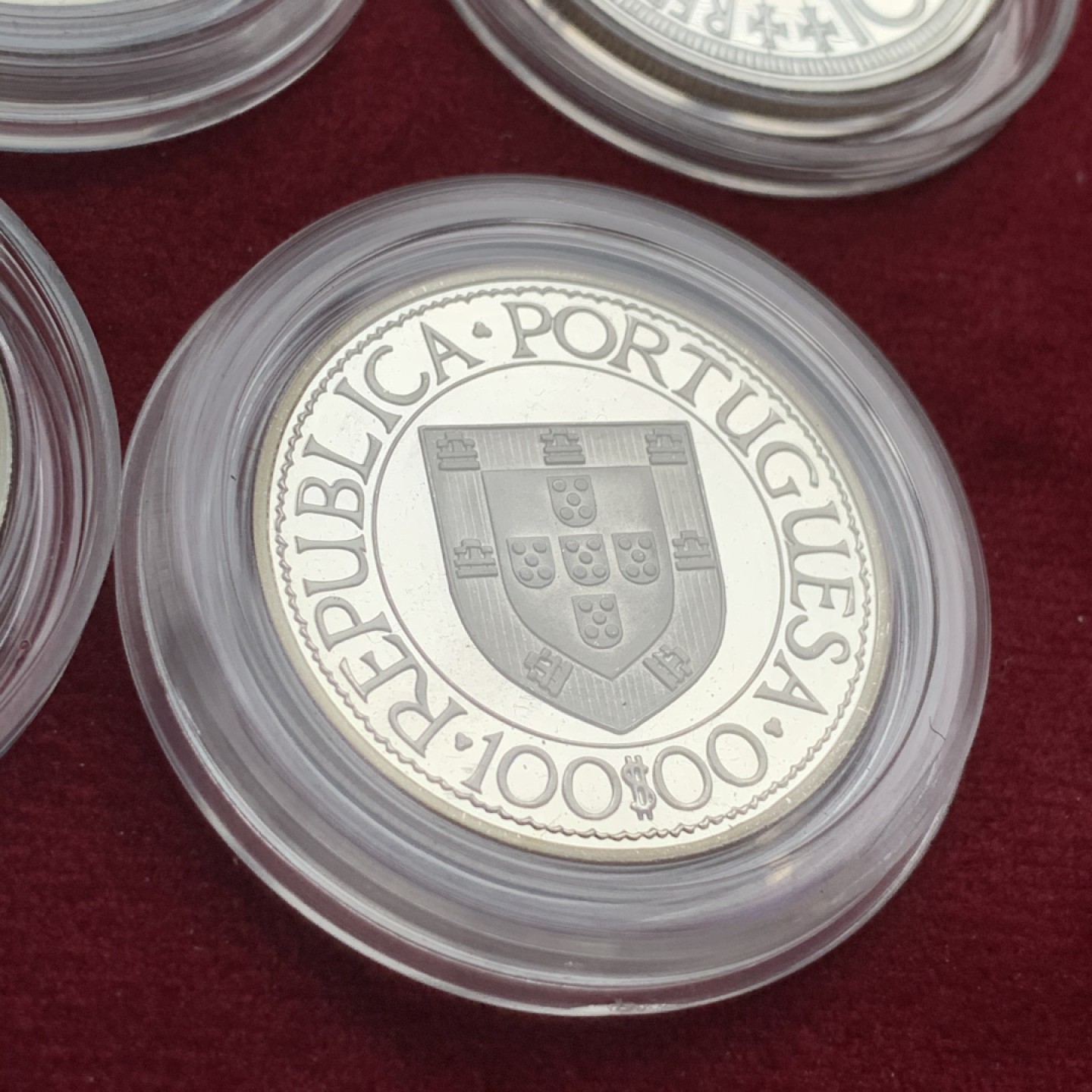 《竞宝斋》第74场-套币裸币专场 本周日，周一，周四.3场连拍（全场不限金额包邮） 原盒证书葡萄牙1988年帆船系列100埃斯库多 精制银币 一流状态