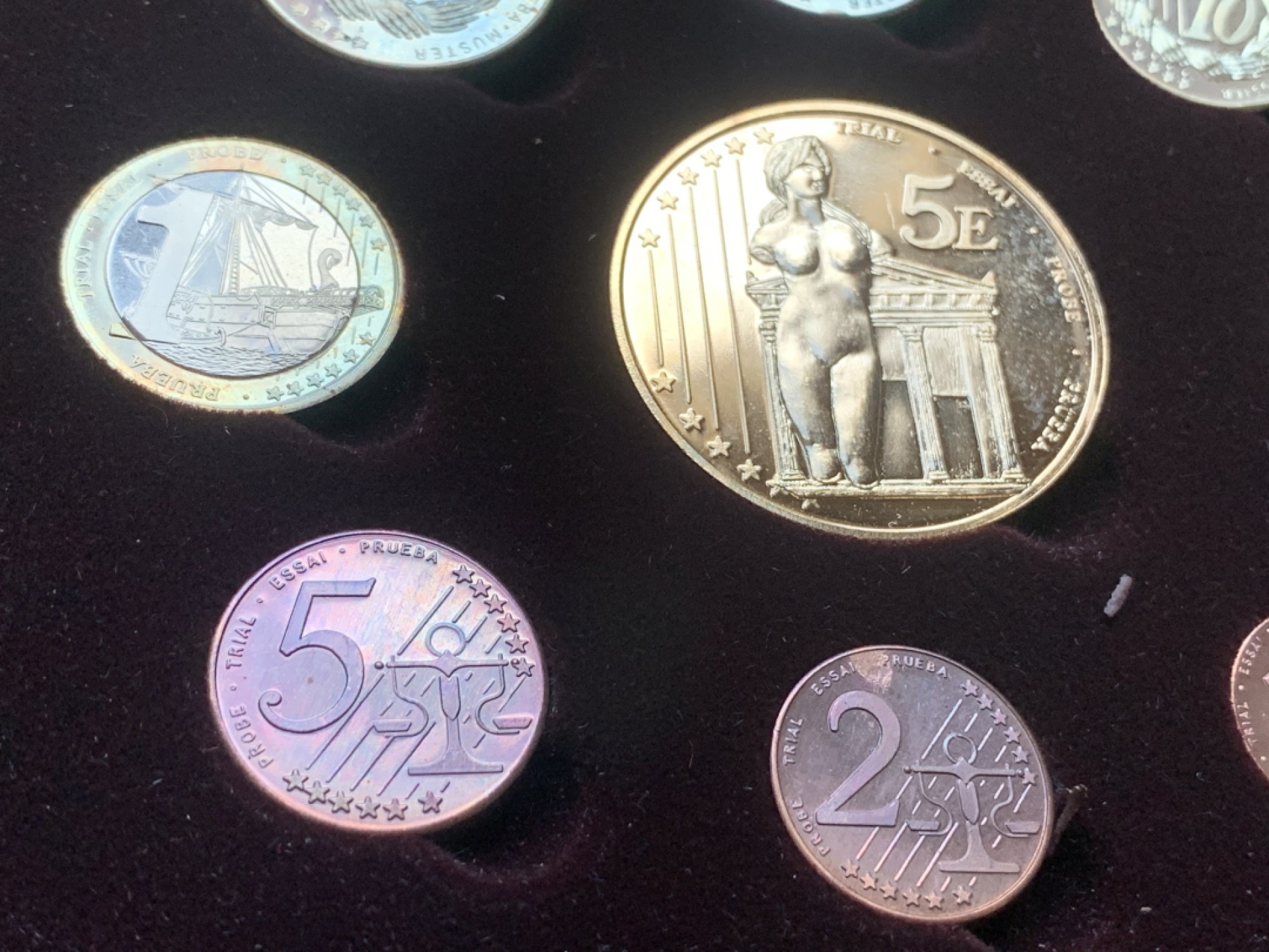 《竞宝斋》第74场-套币裸币专场 本周日，周一，周四.3场连拍（全场不限金额包邮） 原盒证书 塞浦路斯 2004年 ESSAI厂 试铸欧元 九枚套 套币