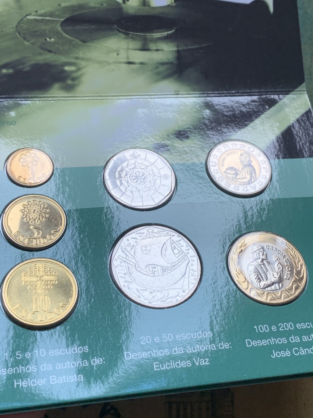 《竞宝斋》第74场-套币裸币专场 本周日，周一，周四.3场连拍（全场不限金额包邮） 卡装 葡萄牙2001年 欧元前最后的套币 七枚套 封装套币