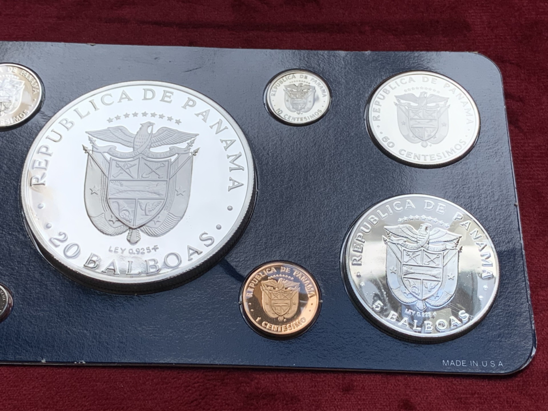 《竞宝斋》第74场-套币裸币专场 本周日，周一，周四.3场连拍（全场不限金额包邮） 原盒证书 巴拿马1975年精制套币9枚 其中三枚最大的是925银币 总银币重量192克