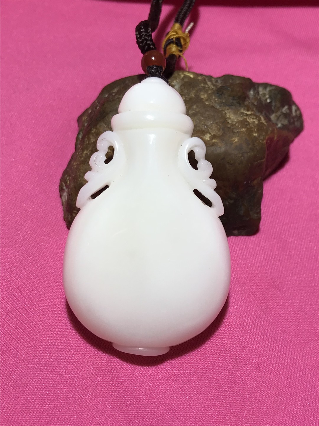 精品奶白高玉化贝化玉雕刻宝瓶大吊坠（把件）一个，
