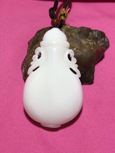 精品奶白高玉化贝化玉雕刻宝瓶大吊坠（把件）一个， - 精品奶白高玉化贝化玉雕刻宝瓶大吊坠（把件）一个，