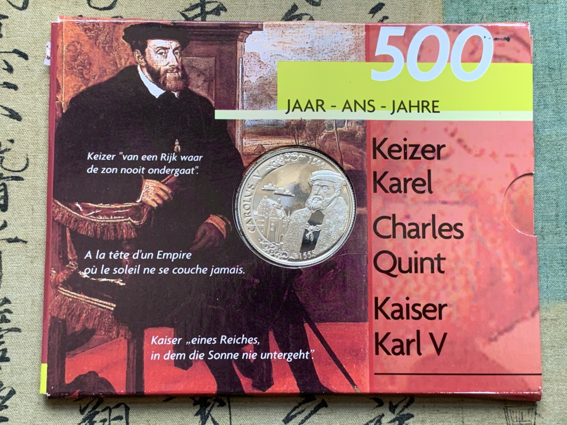 《竞宝斋》第74场-套币裸币专场 本周日，周一，周四.3场连拍（全场不限金额包邮） 卡装 比利时 2000年 卡尔五世纪念 500法郎大银币 22.85克 925银