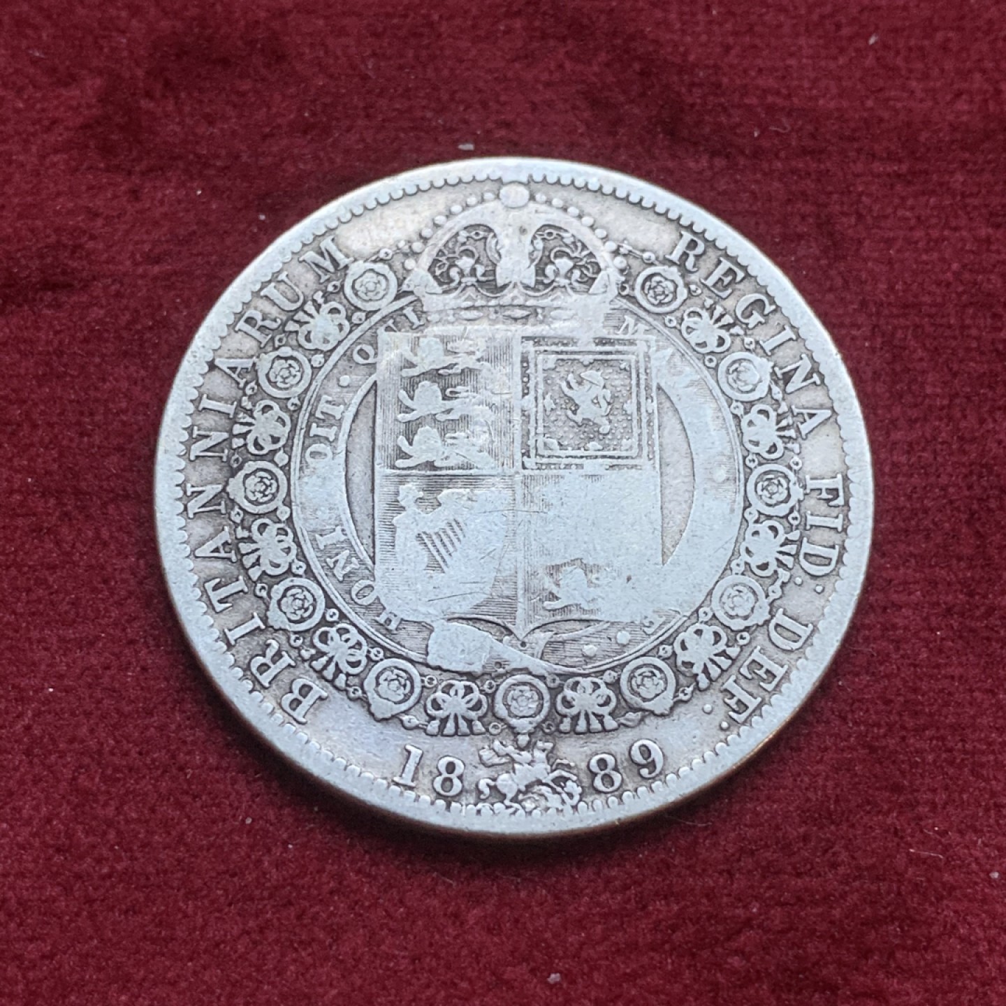 《竞宝斋》第74场-套币裸币专场 本周日，周一，周四.3场连拍（全场不限金额包邮） 英国 1889年 维多利亚女王 高冠版 半克朗 银币  925银 13.7克