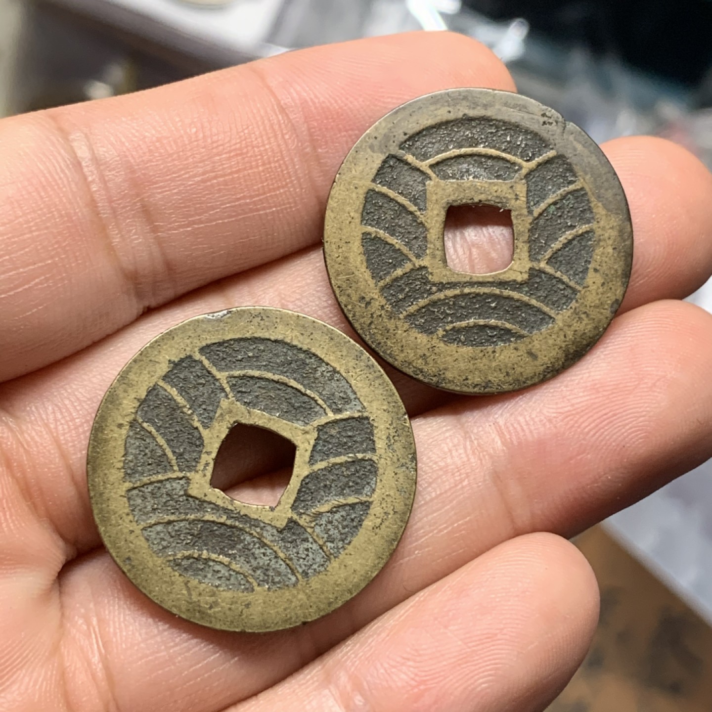 《竞宝斋》第74场-套币裸币专场 本周日，周一，周四.3场连拍（全场不限金额包邮） 日本 宽永水波纹 一对  28.1mm直径 厚版，薄版 一对