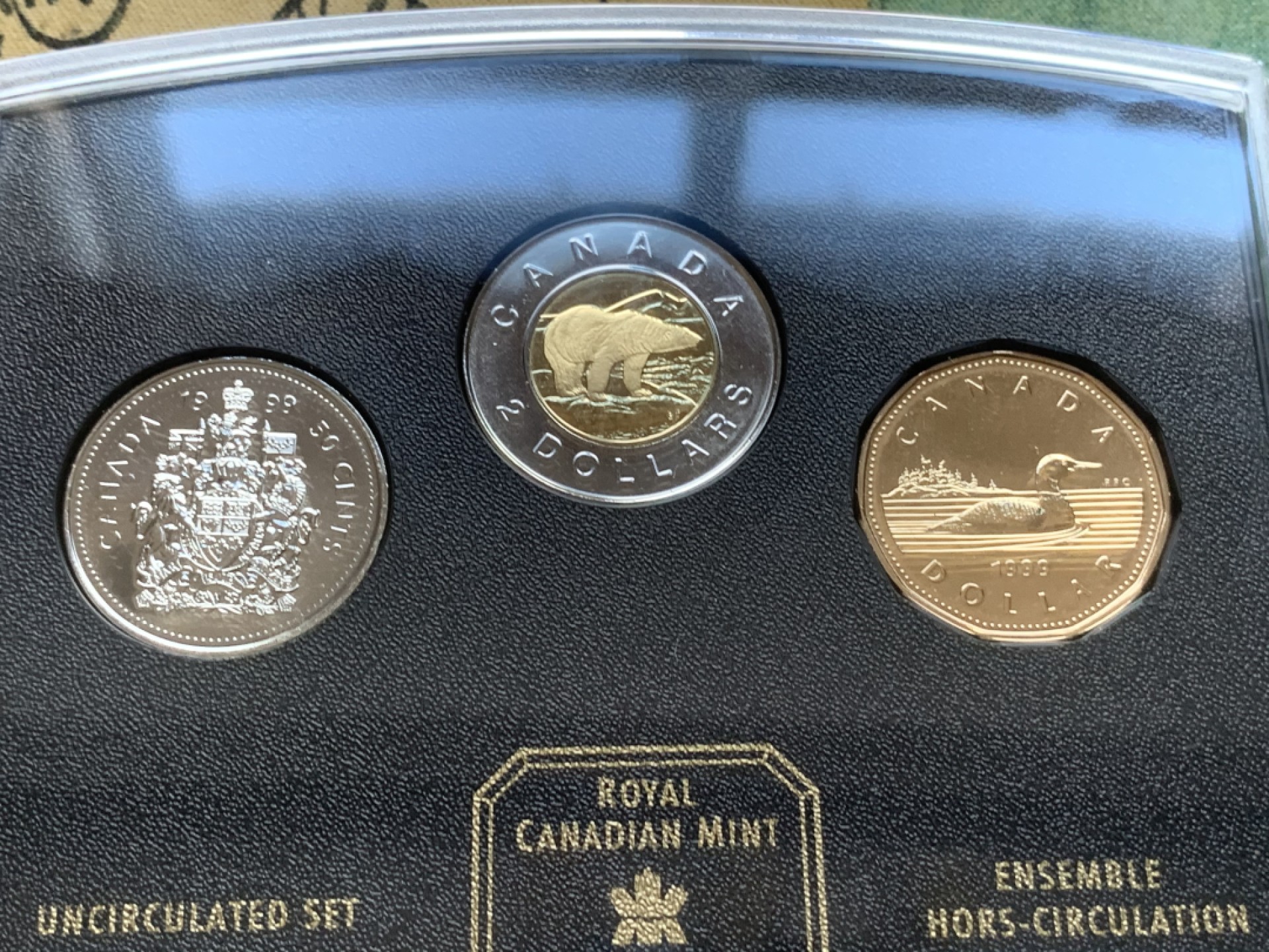 《竞宝斋》第74场-套币裸币专场 本周日，周一，周四.3场连拍（全场不限金额包邮） 卡装 加拿大 1999年 带北极熊2元双色币 七枚套 封装套币