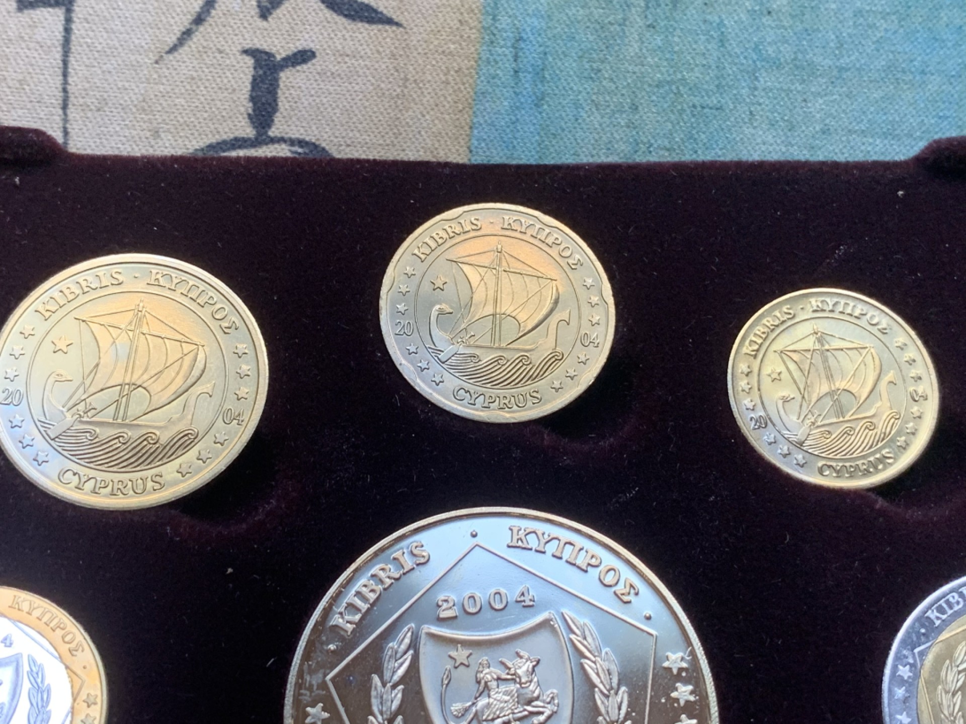 《竞宝斋》第74场-套币裸币专场 本周日，周一，周四.3场连拍（全场不限金额包邮） 原盒证书 塞浦路斯 2004年 ESSAI厂 试铸欧元 九枚套 套币