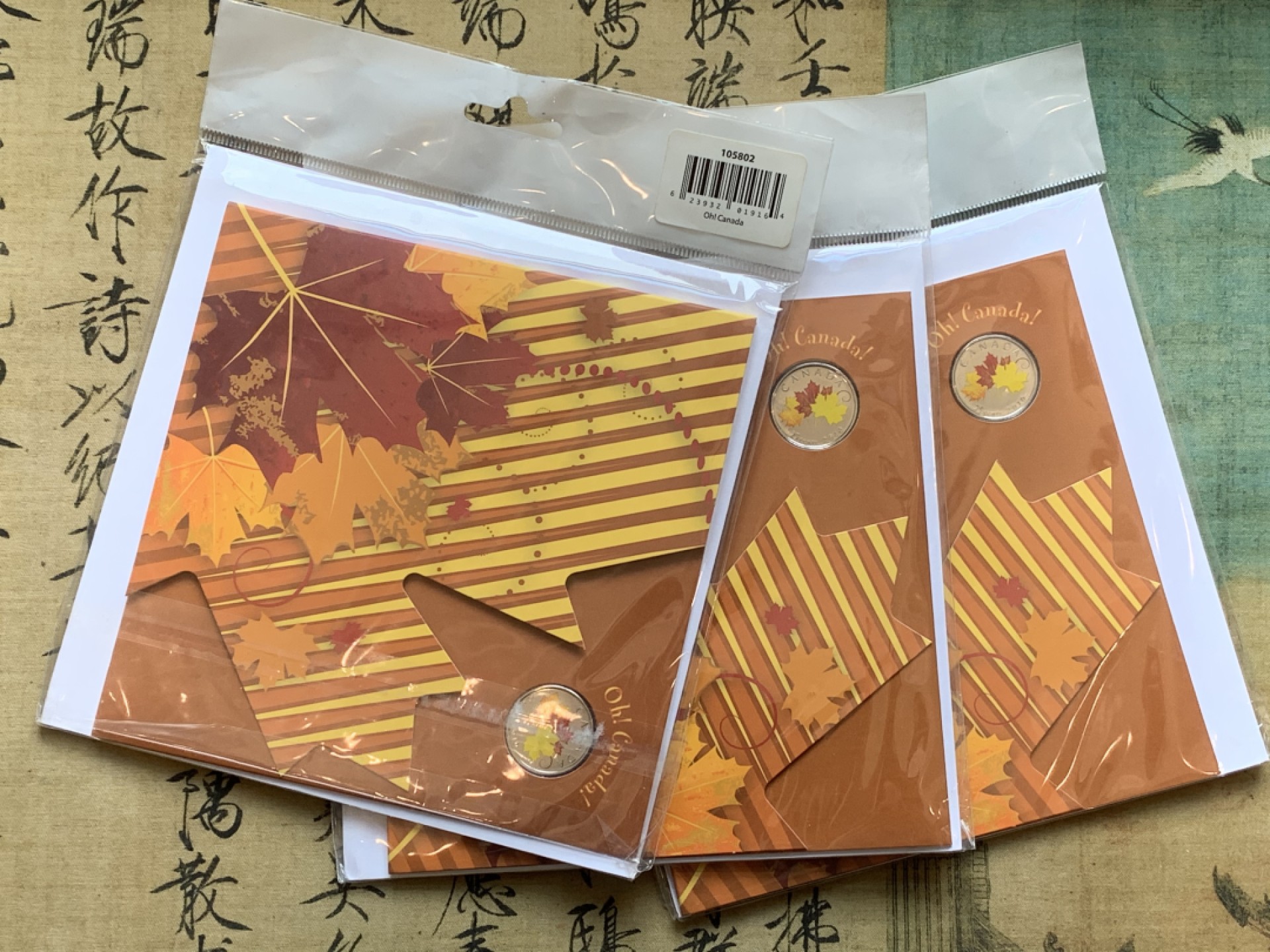 《竞宝斋》第74场-套币裸币专场 本周日，周一，周四.3场连拍（全场不限金额包邮） 3套 礼品装 加拿大 2010年 七枚装套币 其中一枚彩色枫叶 原装塑料套子 完美状态