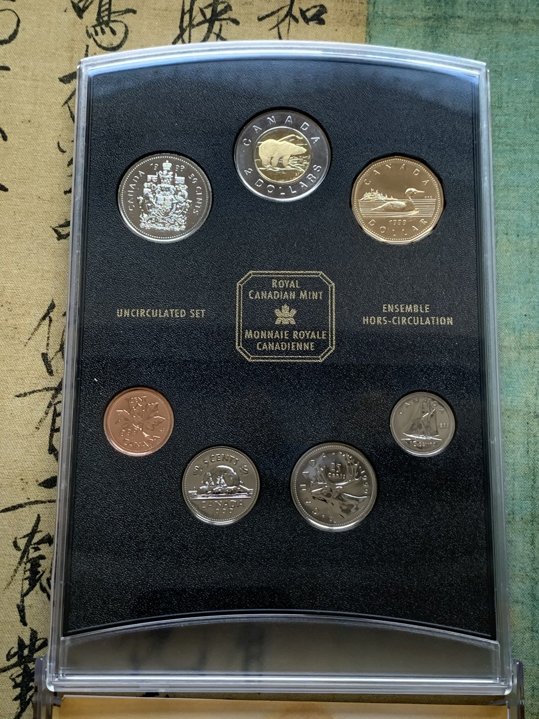 《竞宝斋》第74场-套币裸币专场 本周日，周一，周四.3场连拍（全场不限金额包邮） 卡装 加拿大 1999年 带北极熊2元双色币 七枚套 封装套币