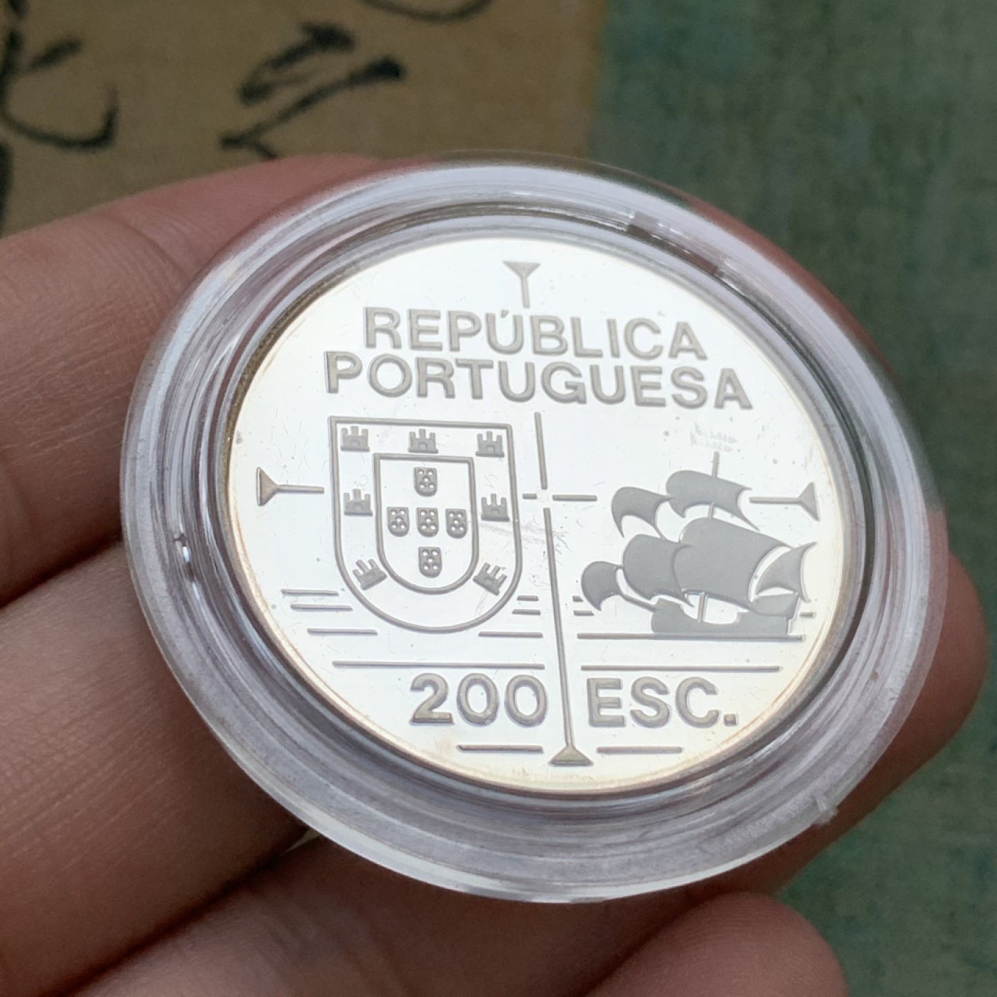 《竞宝斋》第74场-套币裸币专场 本周日，周一，周四.3场连拍（全场不限金额包邮） 原盒证书 葡萄牙1992年 发现新大陆帆船系列 200埃斯库多 精制大银币 单枚26.5克