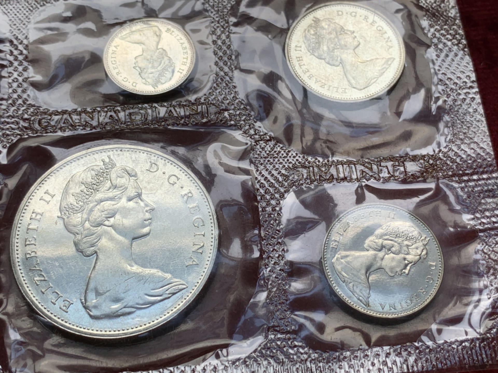 《竞宝斋》第74场-套币裸币专场 本周日，周一，周四.3场连拍（全场不限金额包邮） 加拿大1965年 六枚套 其中4枚银币 封装