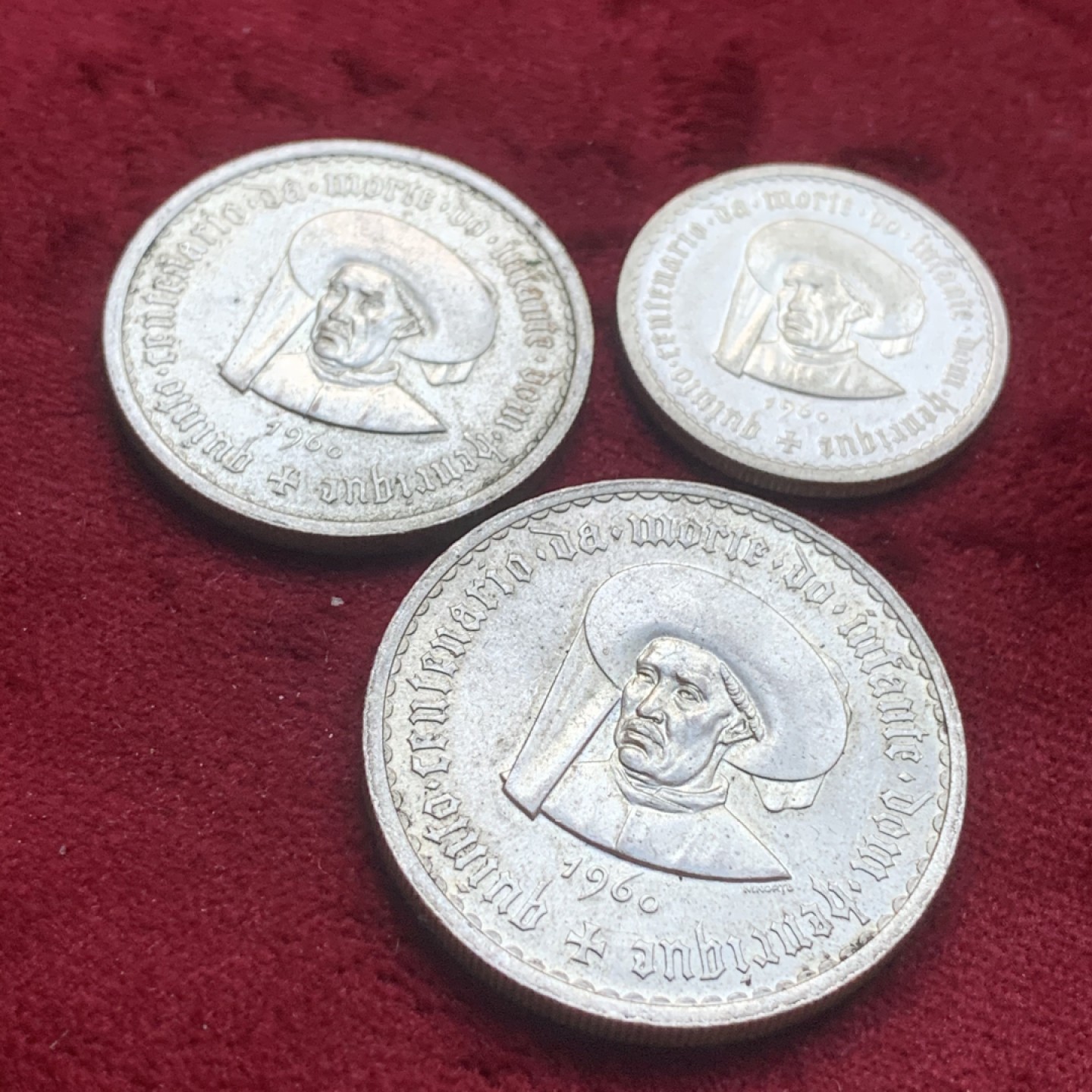 《竞宝斋》第74场-套币裸币专场 本周日，周一，周四.3场连拍（全场不限金额包邮） （3枚一套）UNC品 葡萄牙 1966年 纪念航海家 亨利王子逝世100周年 5，10，20面值 3枚总重40.5克