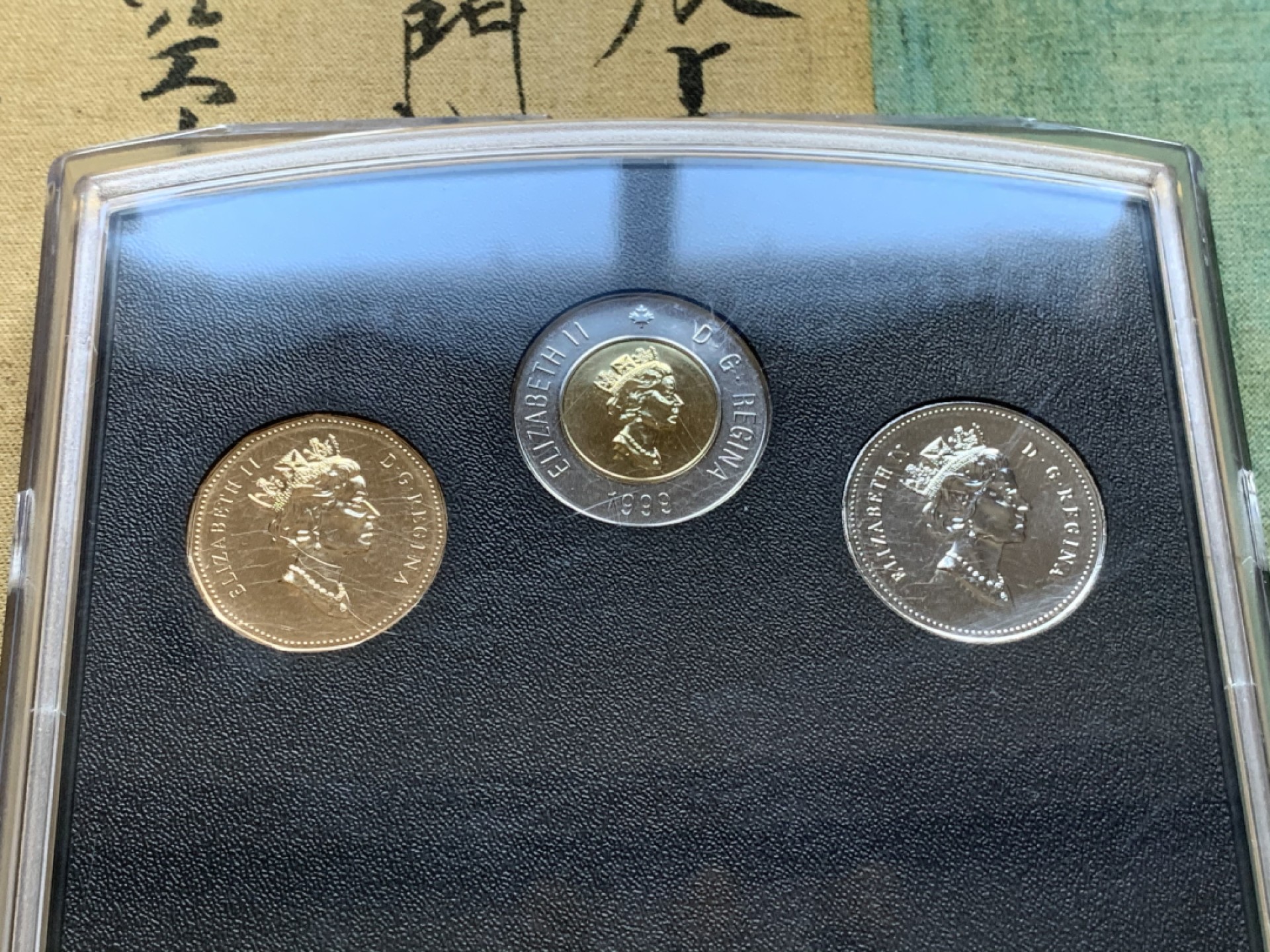 《竞宝斋》第74场-套币裸币专场 本周日，周一，周四.3场连拍（全场不限金额包邮） 卡装 加拿大 1999年 带北极熊2元双色币 七枚套 封装套币