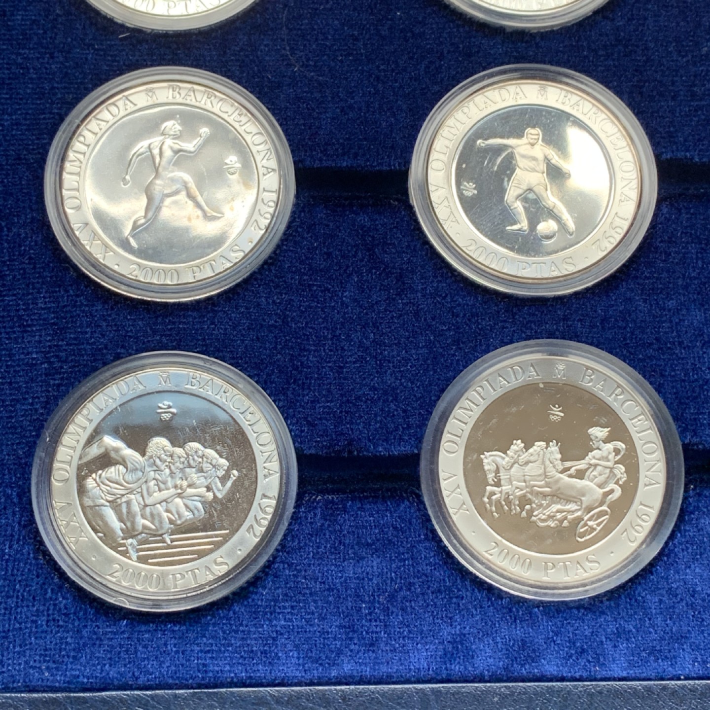 《竞宝斋》第74场-套币裸币专场 本周日，周一，周四.3场连拍（全场不限金额包邮） 少见大盒装 西班牙 1992年巴塞罗那奥运 2000比塞塔 16枚一套精制大银币 单枚27克