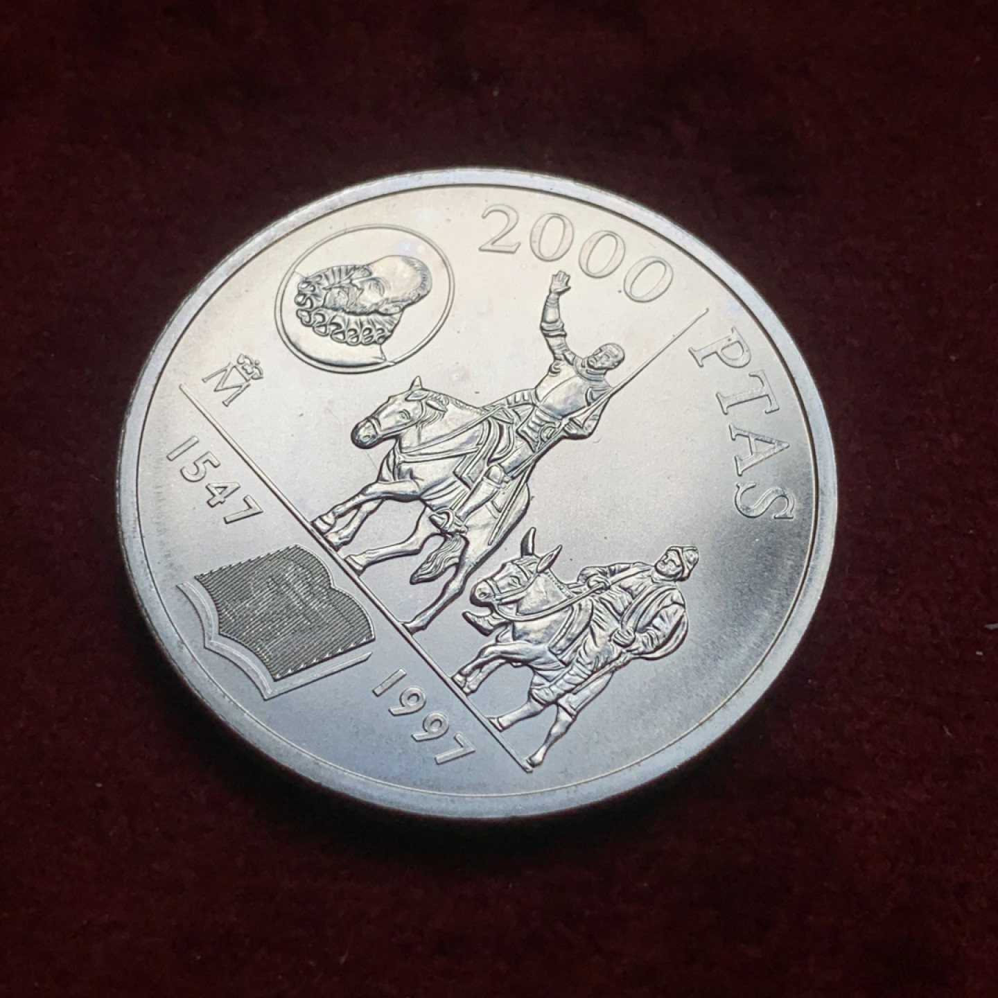 《竞宝斋》第74场-套币裸币专场 本周日，周一，周四.3场连拍（全场不限金额包邮） 原封装西班牙1997年唐诘柯德2000比塞塔大银币 18克