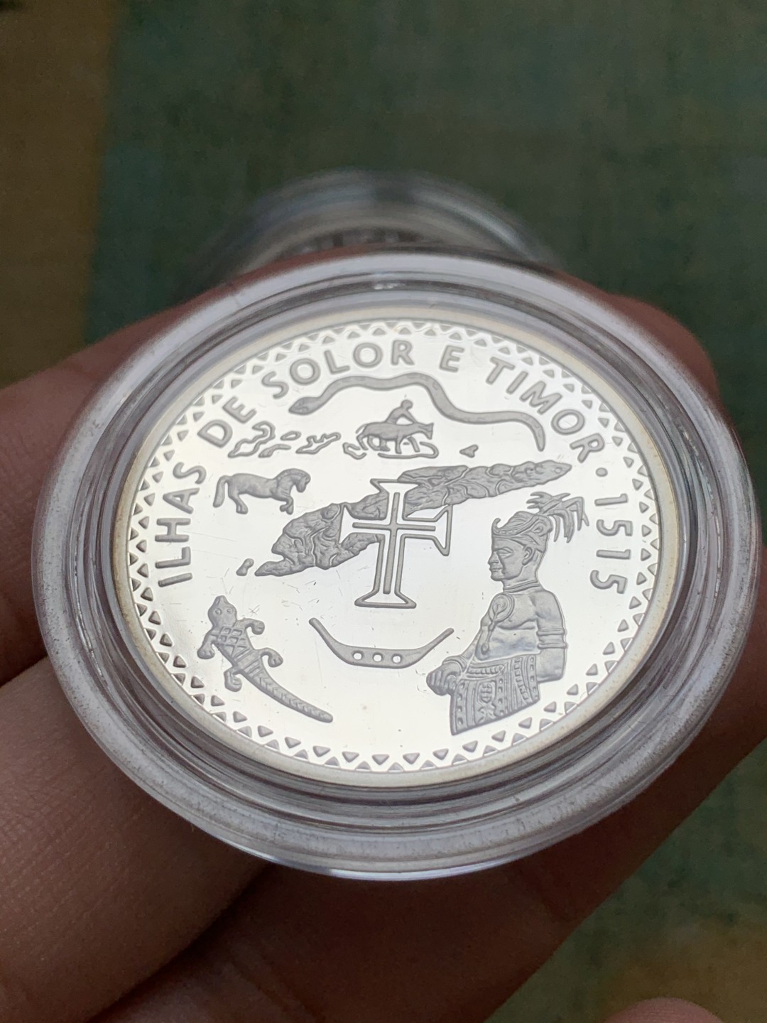 《竞宝斋》第74场-套币裸币专场 本周日，周一，周四.3场连拍（全场不限金额包邮） 原盒证书 葡萄牙1995年发现新大陆帆船系列200埃斯库多精制大银币 单枚26.5克